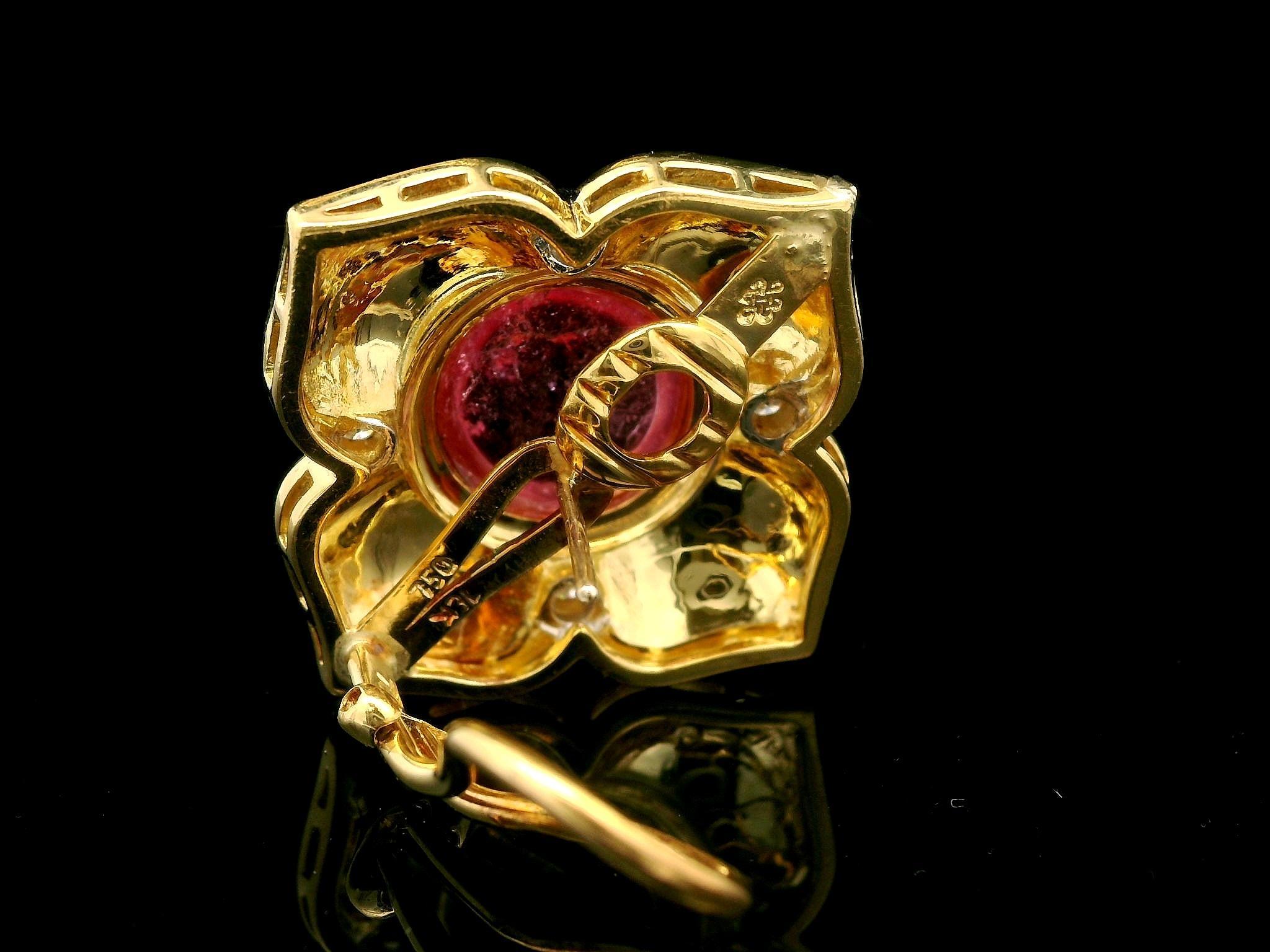 Orecchini Omega a fiore in oro giallo 18k con tormalina rosa cabochon e diamanti in vendita 4
