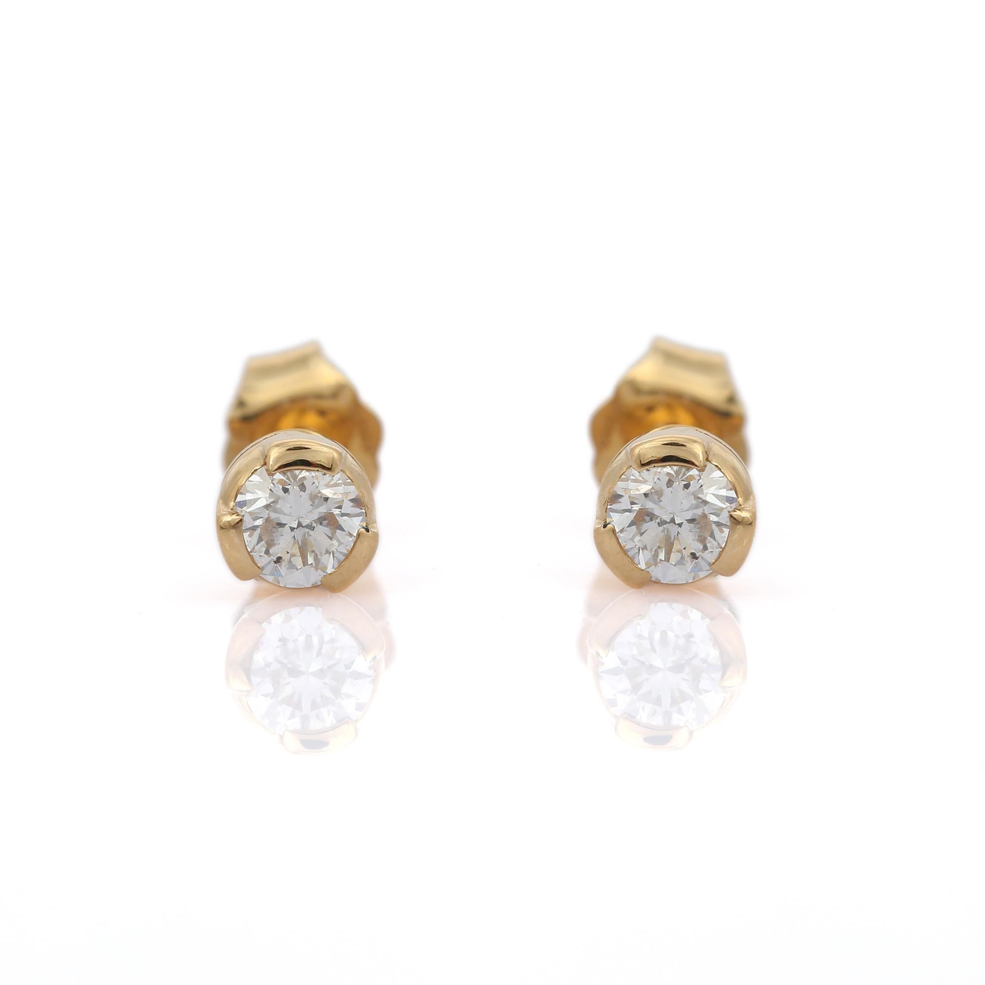 18K Yellow Gold Round Cut Diamond Stud Earrings In New Condition For Sale In Houston, TX