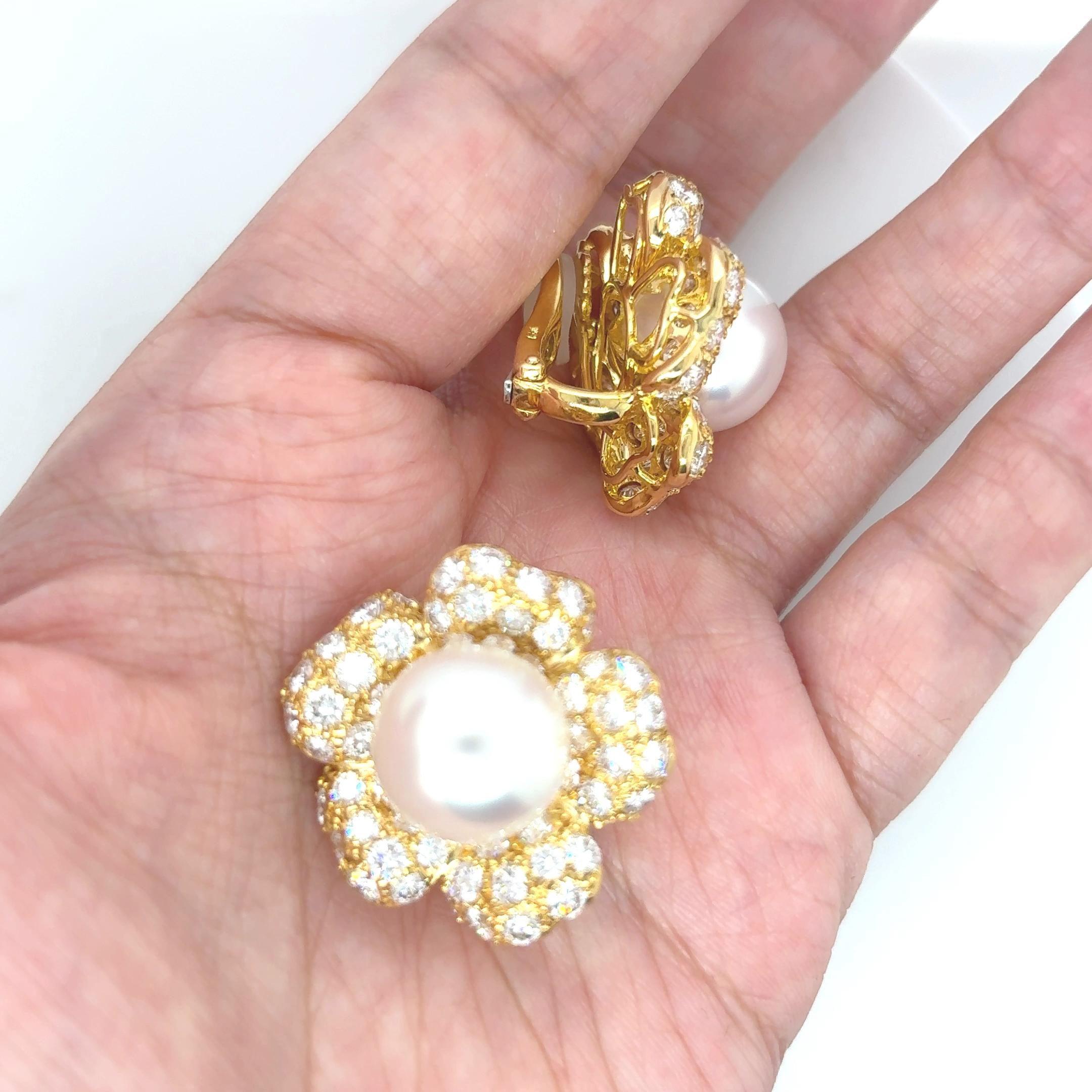 Taille ronde Boucles d'oreilles fleur en or jaune 18k diamant rond Cts 7.78 en vente