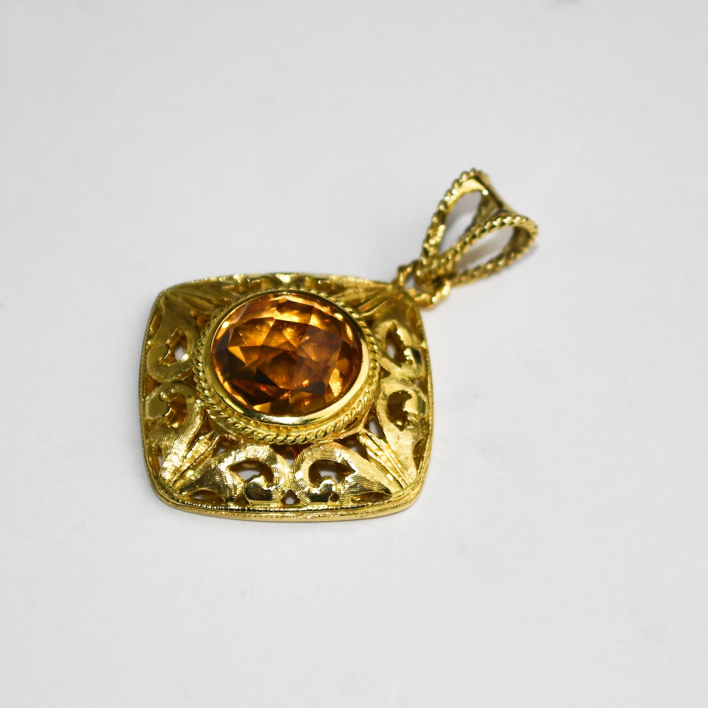 Taille ronde Pendentif en or jaune 18 carats avec citrine taille ronde fantaisie en vente