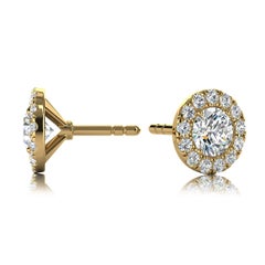 Orecchini in oro giallo 18 carati con diamante aureolato rotondo da 3/4 di carato