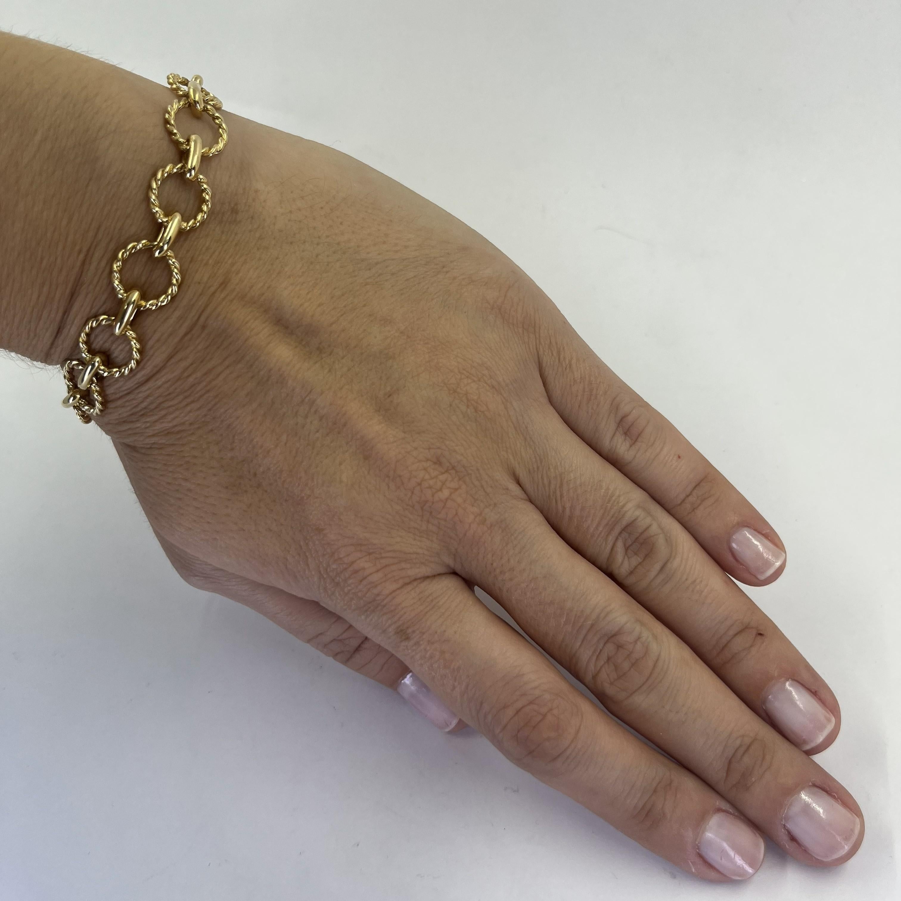 18K Yellow Gold Round & Twisted Link Bracelet For Sale 2