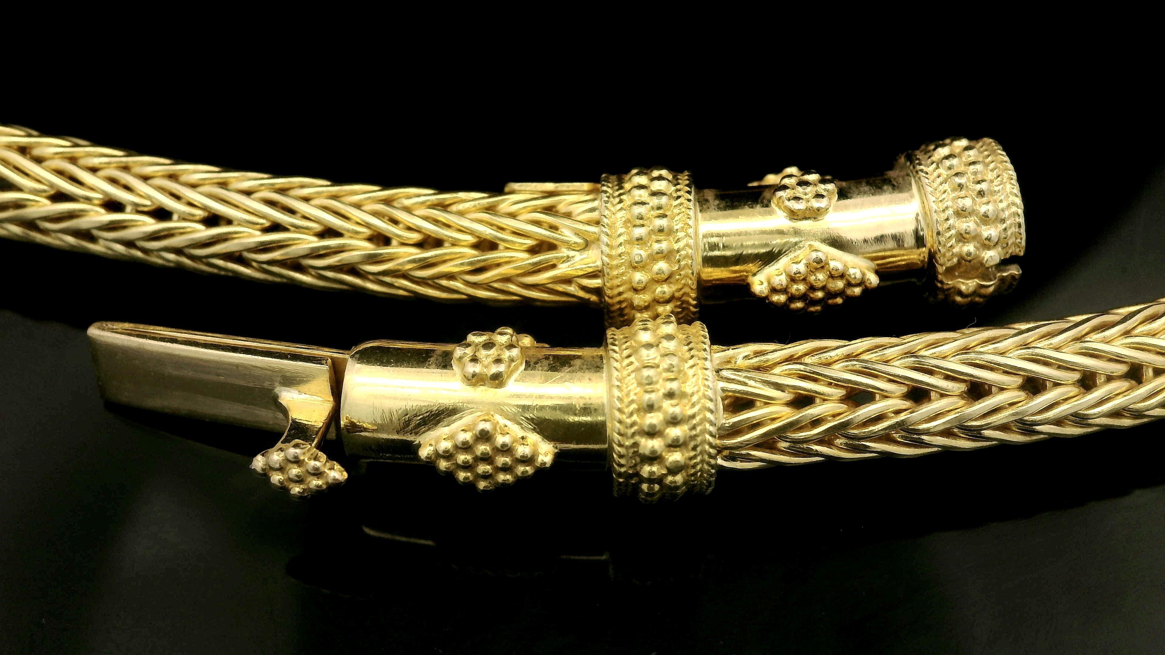 MATERIAL: Massives 18k Gelbgold
Gewicht: 65,68 Gramm
Kette Typ: Abgerundetes Weizenglied mit Perlenabschnitten
Kettenlänge: 17.5
