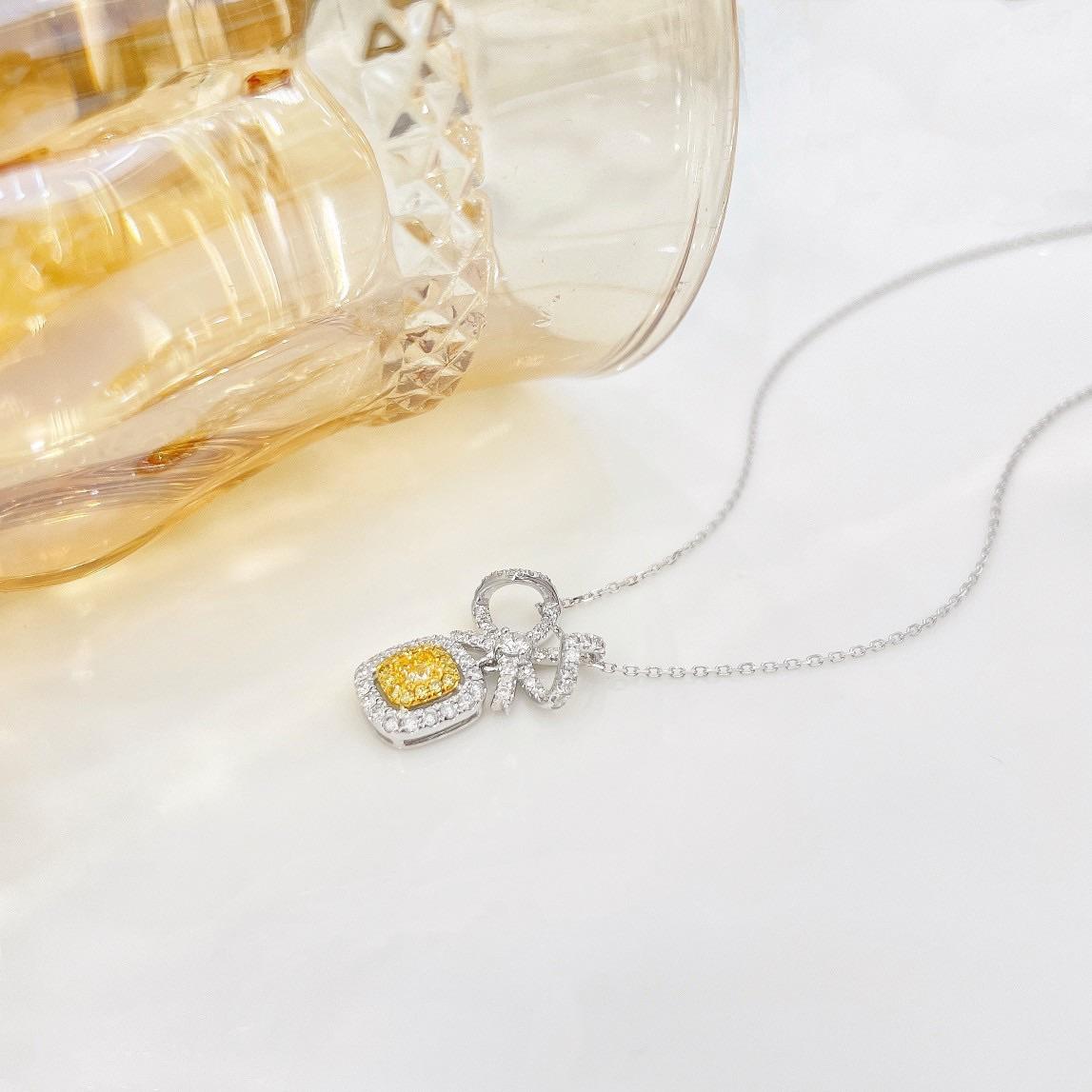 Cushion Cut 18K Yellow Gold Royal Bow Necklace with Cushion-Cut Natural Diamonds For Sale