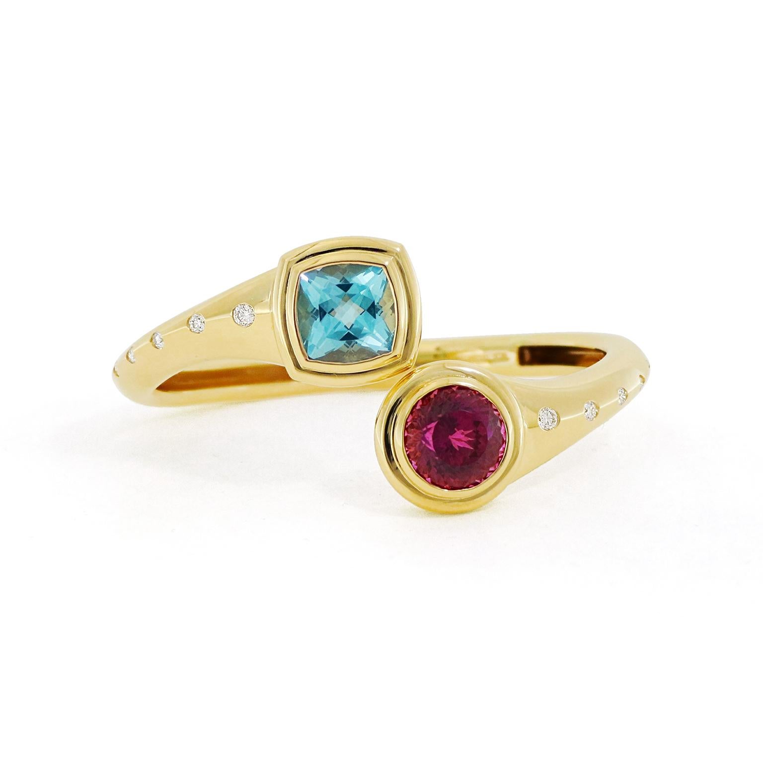 18K Yellow Gold Rubellite and Blue Topaz Bangle Bracelet In New Condition For Sale In New York, NY