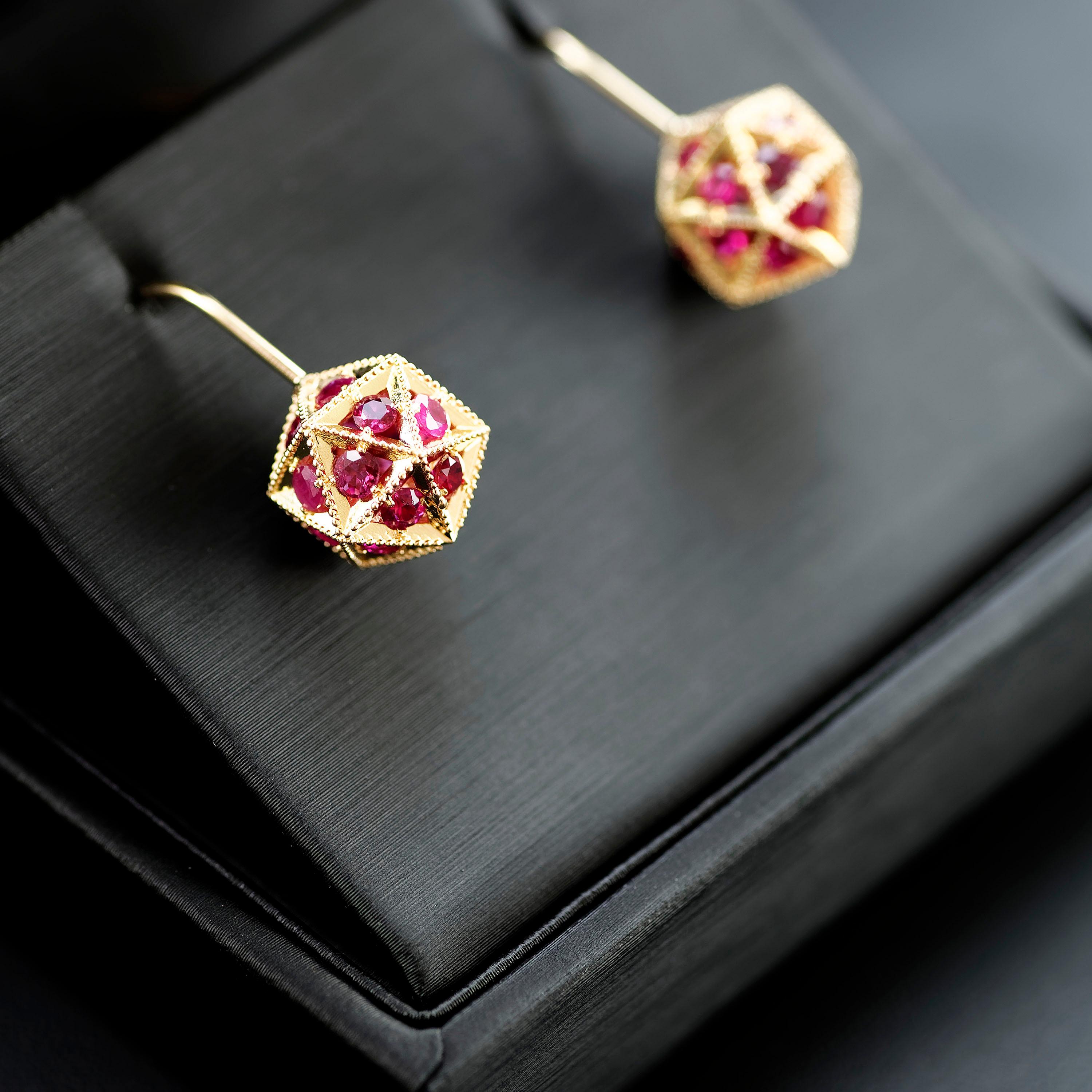 18 Karat Yellow Gold Rubies Drop Earrings Geometric Faceted In New Condition For Sale In Vancouver, CA