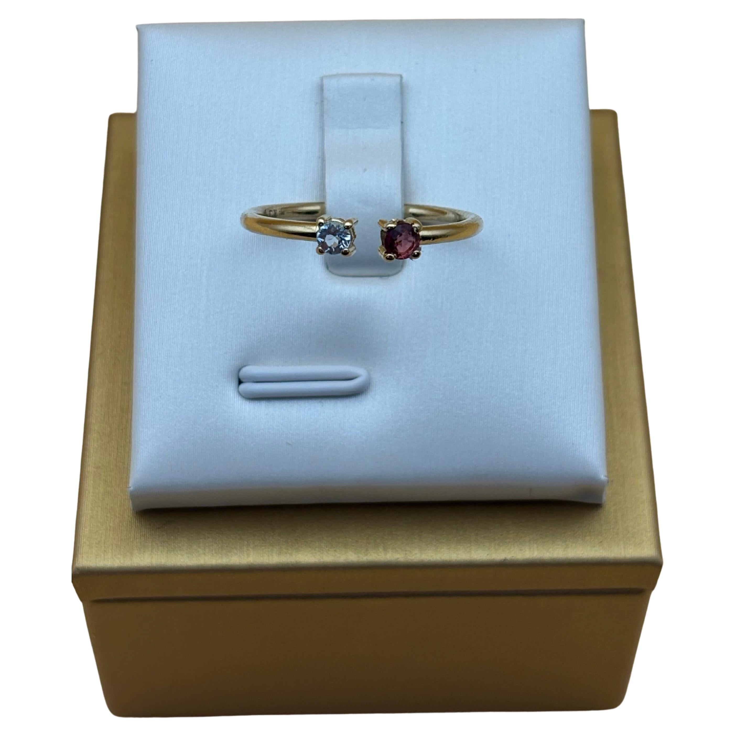 Anello Bypass Toi et Moi in oro giallo 18k con rubino e acquamarina in vendita