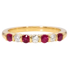 Anello a mezza fascia con rubino e diamante in oro giallo 18k