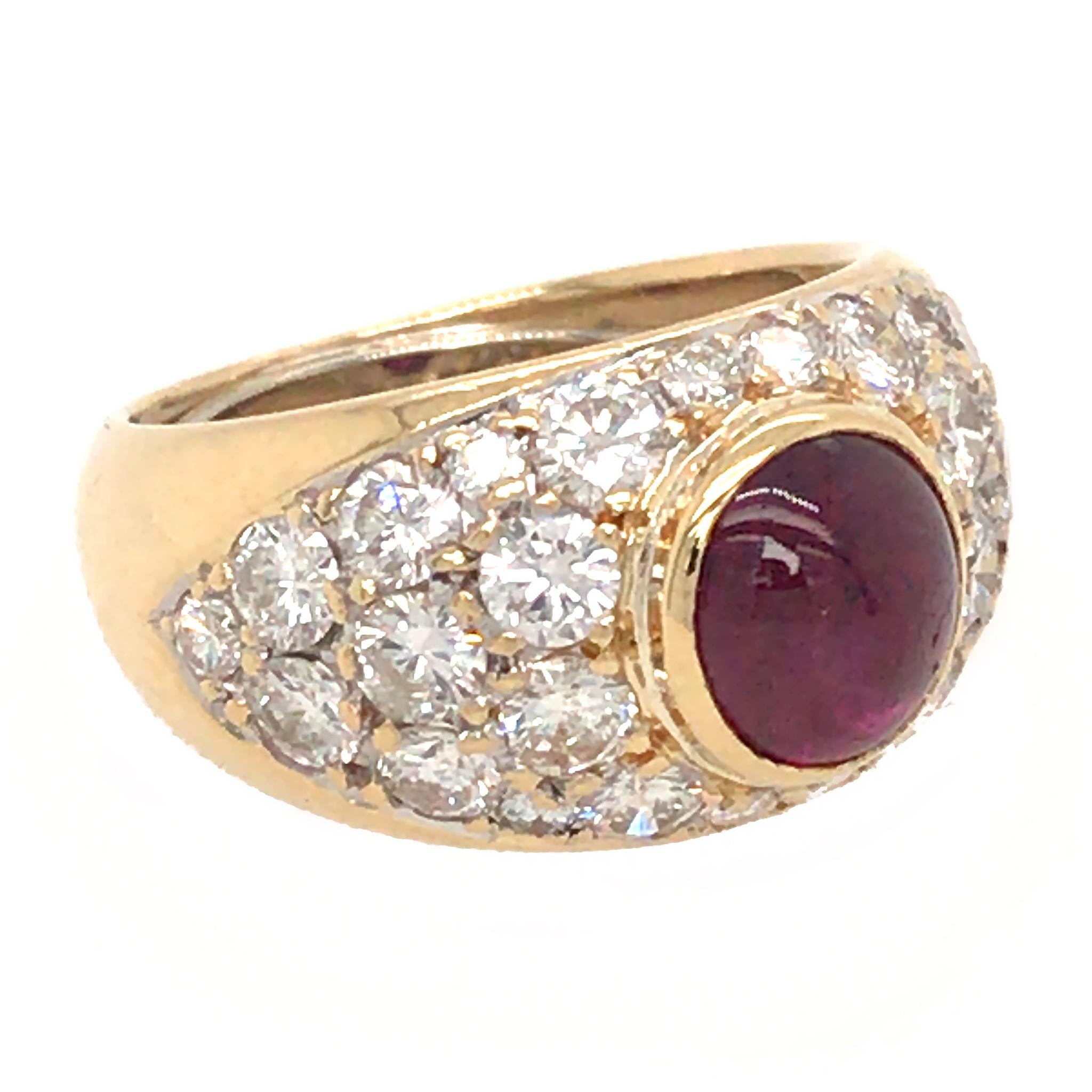 Round Cut 18k Yellow Gold Ruby and Diamond Pave Ring For Sale