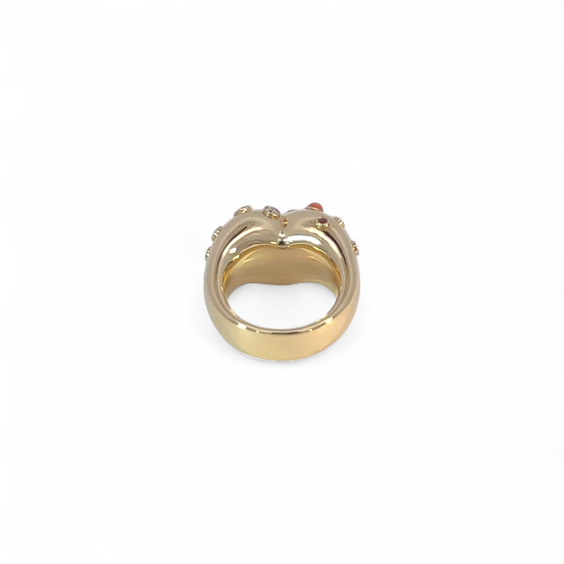Taille brillant Bague Pinky en or jaune 18K avec rubis et diamants en vente