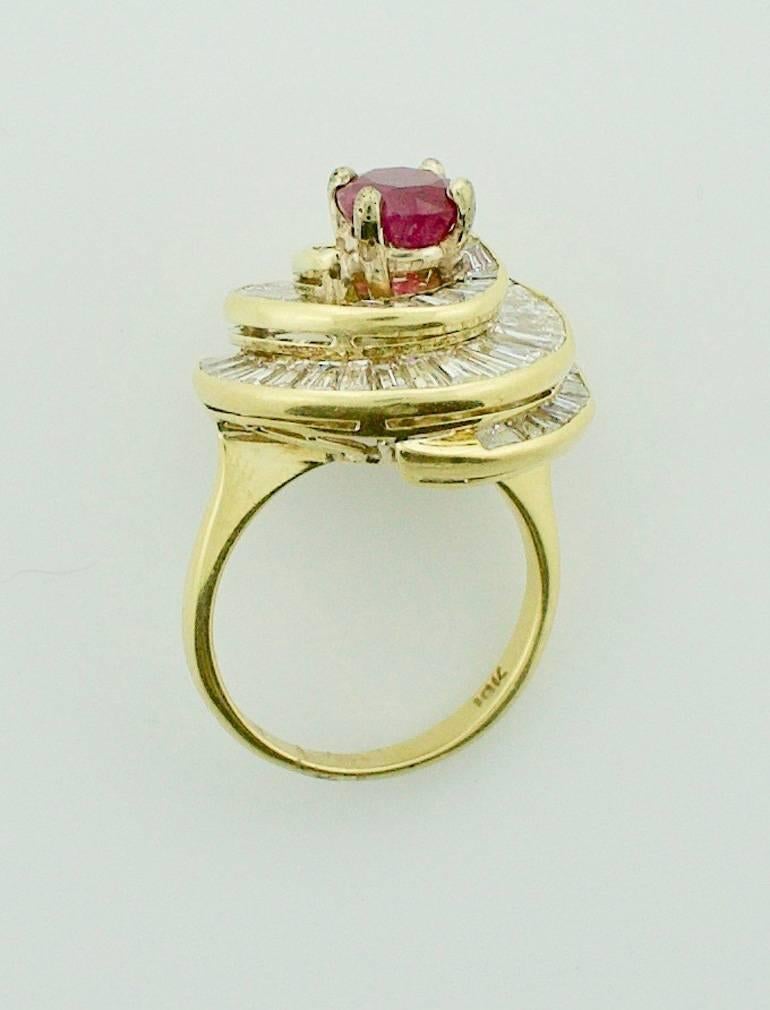 18 Karat Yellow Gold Ruby and Diamond Ring, circa 1970s In Excellent Condition For Sale In Wailea, HI