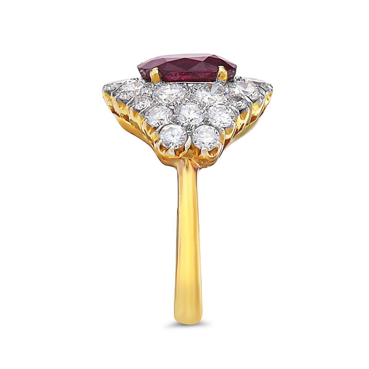 18 Karat Yellow Gold Ruby and Diamond Ring In New Condition For Sale In New York, NY