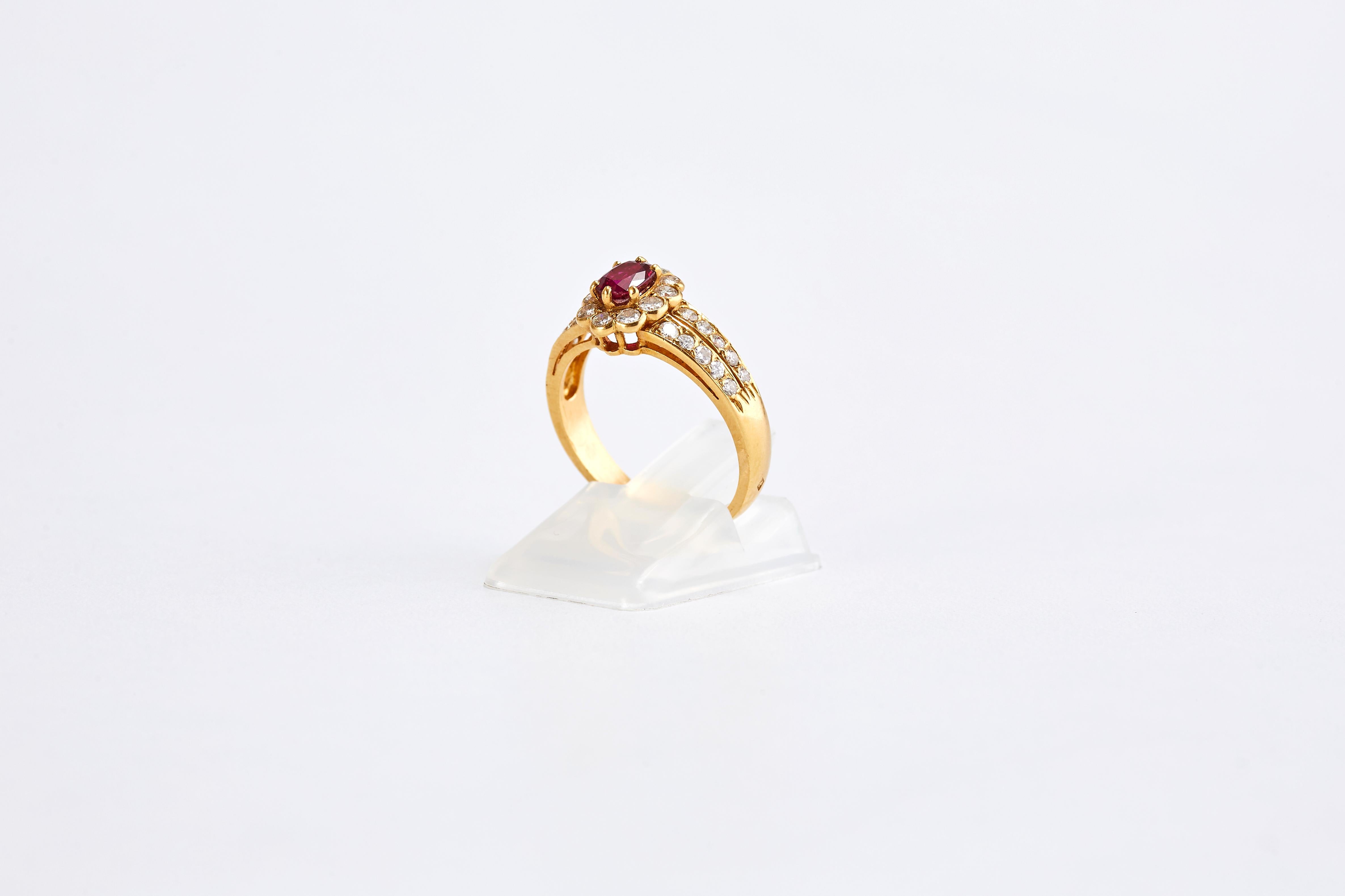 18k Yellow Gold Ruby and Diamond Ring In Excellent Condition For Sale In Tel Aviv, IL