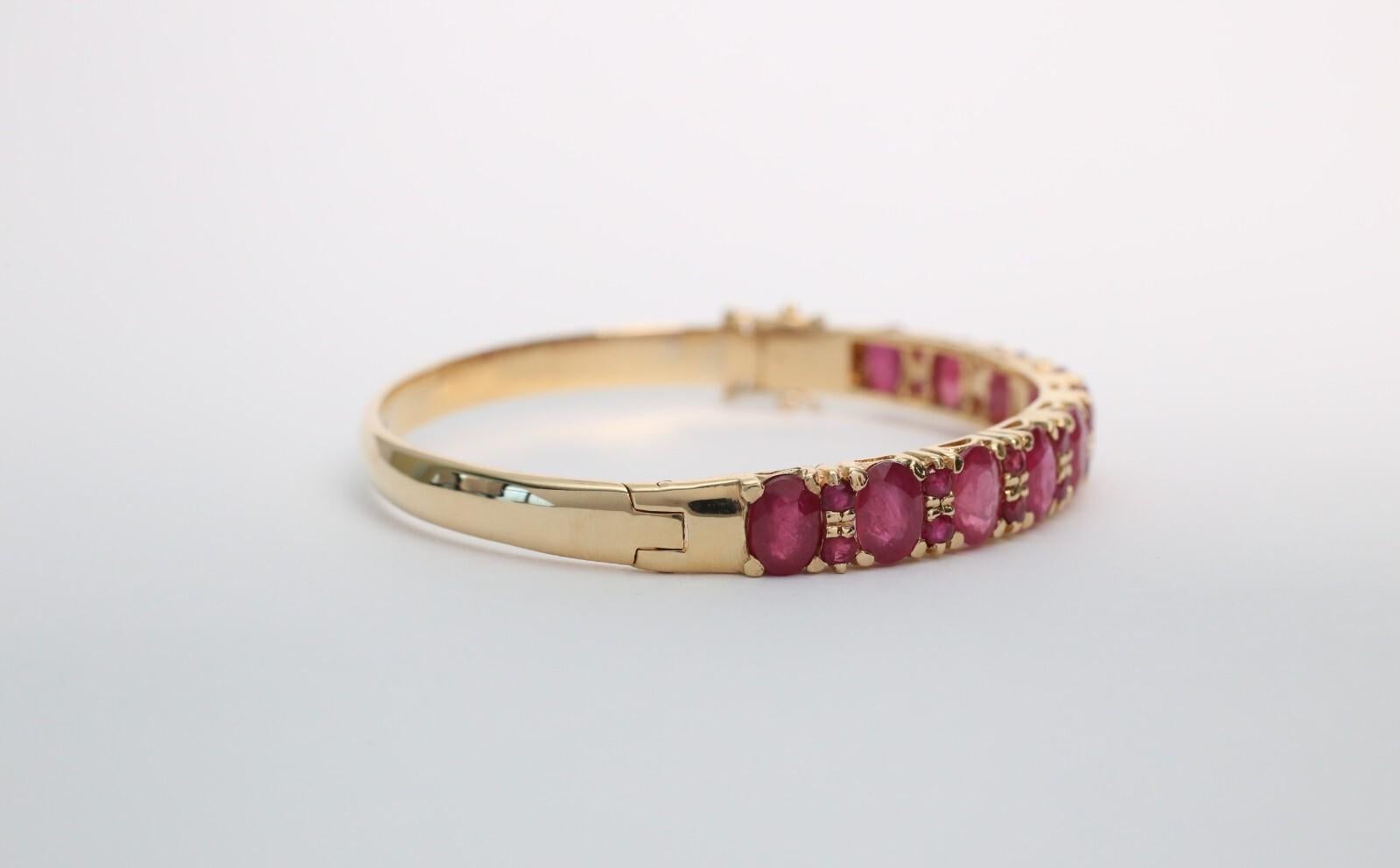 Oval Cut 18k Yellow Gold Ruby Bangle, 6.75 inches - 22.0g For Sale