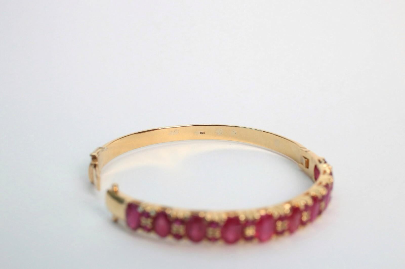18k Yellow Gold Ruby Bangle, 6.75 inches - 22.0g For Sale 1