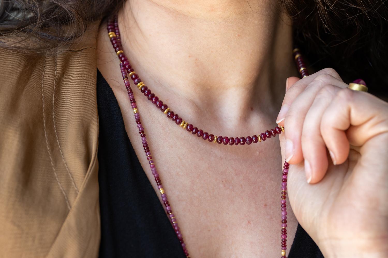Moderne Collier de perles de rubis en or jaune 18K par Barbara Heinrich en vente