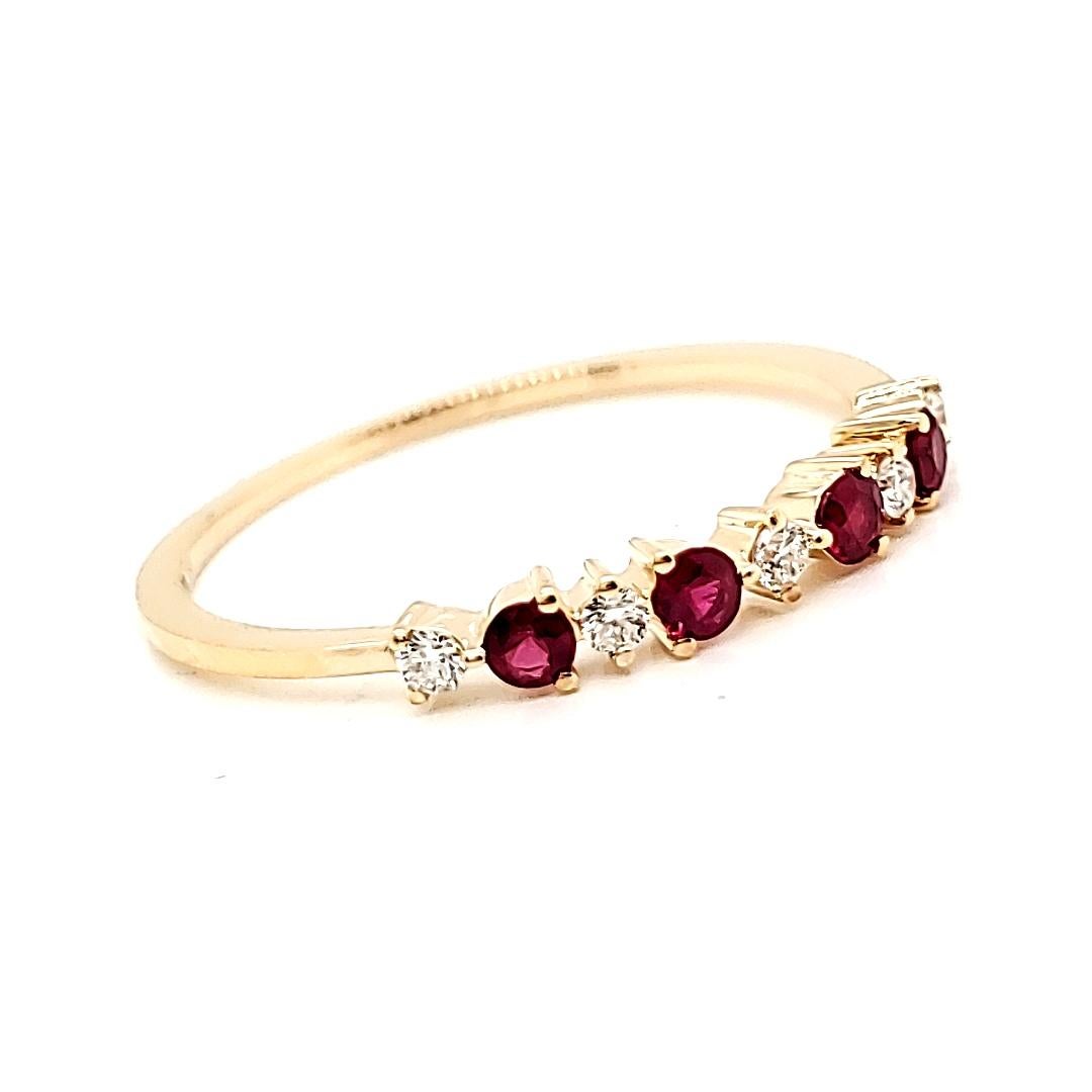 Contemporary 18k Yellow Gold Ruby Cts 0.18 and Round Diamond Engagement Ring For Sale