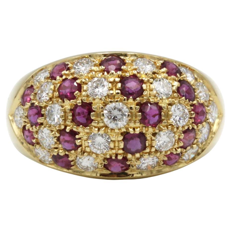 Anello a fascia con rubini e diamanti in oro giallo 18 carati - 21 diamanti da 0,70 ct, 18 rubini da 0,60 ct in vendita