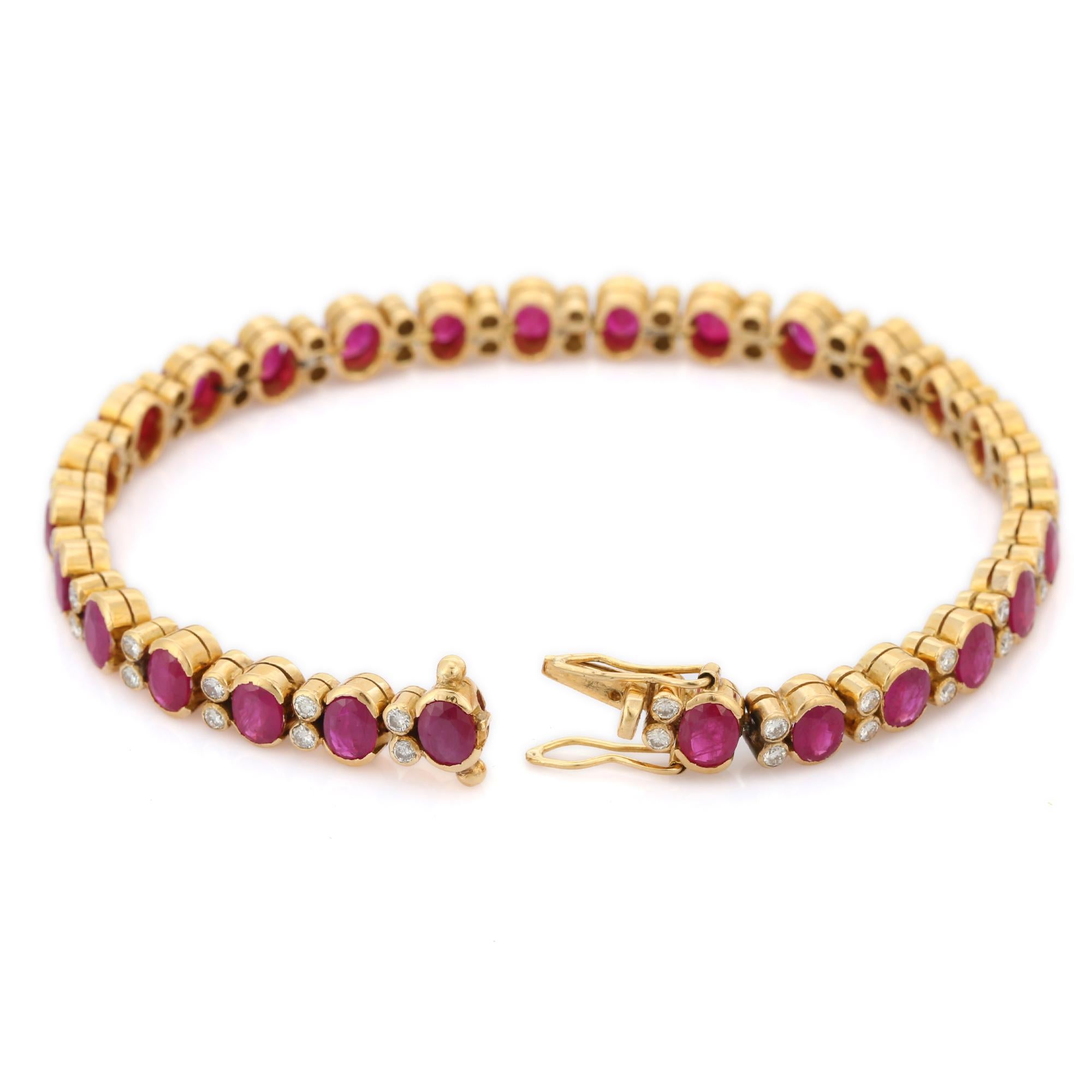 Bracelet en or jaune 18 carats avec rubis et diamants Neuf - En vente à Houston, TX
