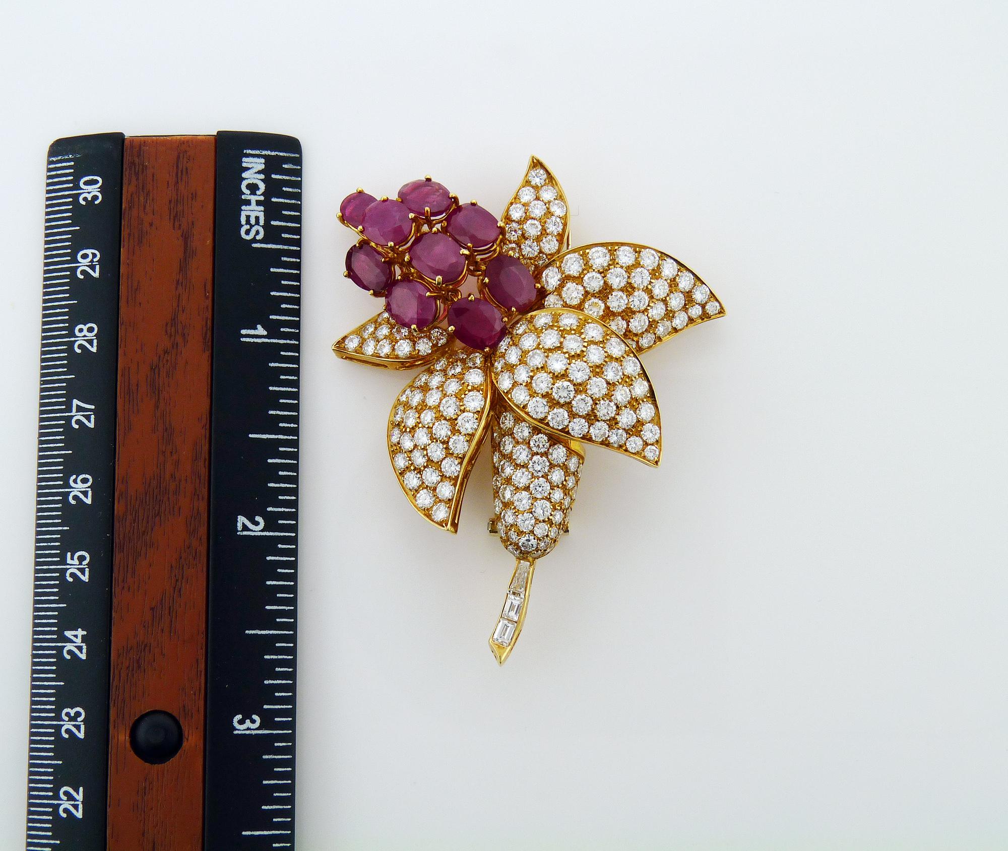 18k Yellow Gold Ruby Diamond Brooch In New Condition For Sale In New York, NY