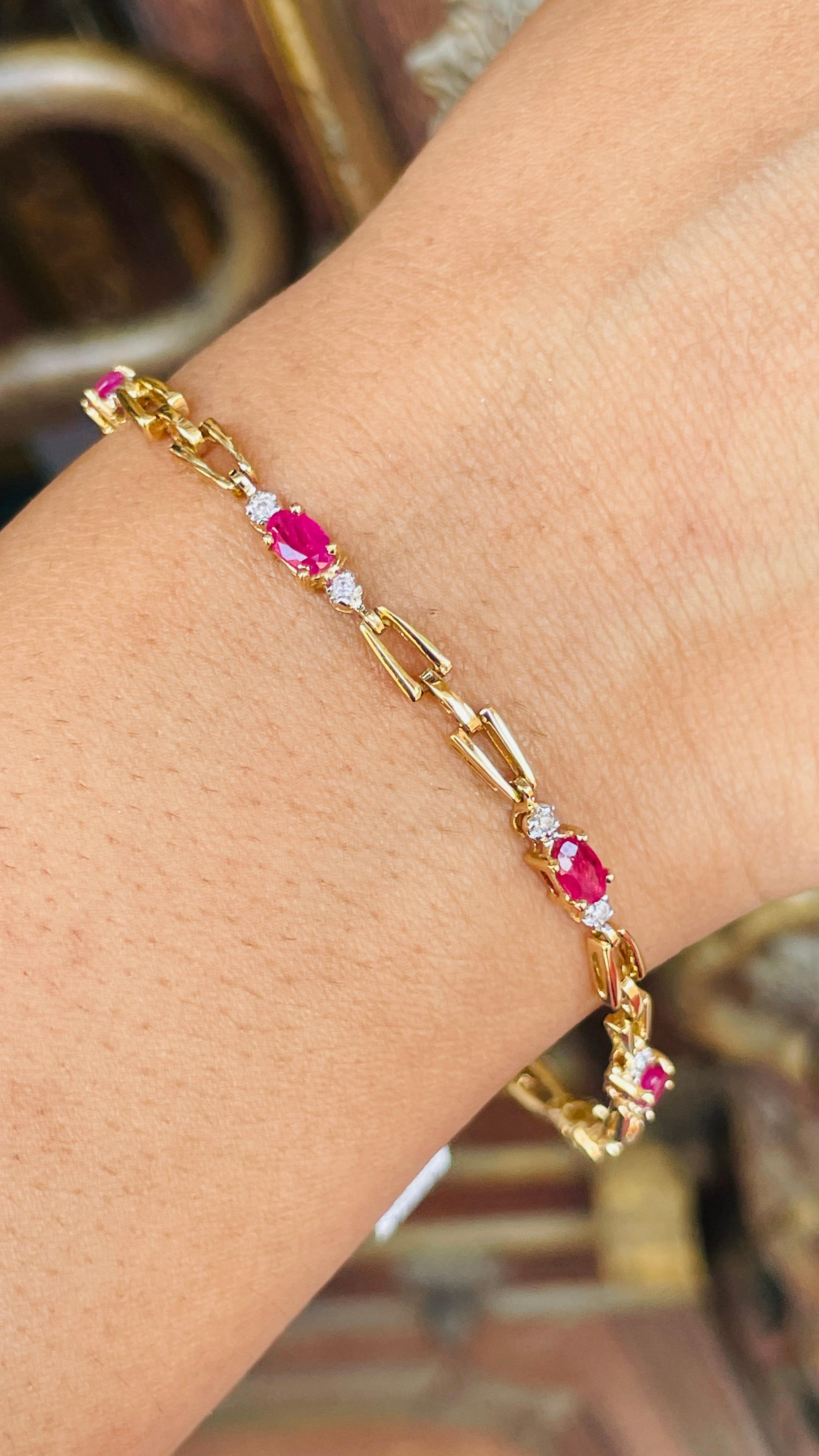 Bracelet à chaîne en or jaune 18 carats avec rubis et diamants en vente 2
