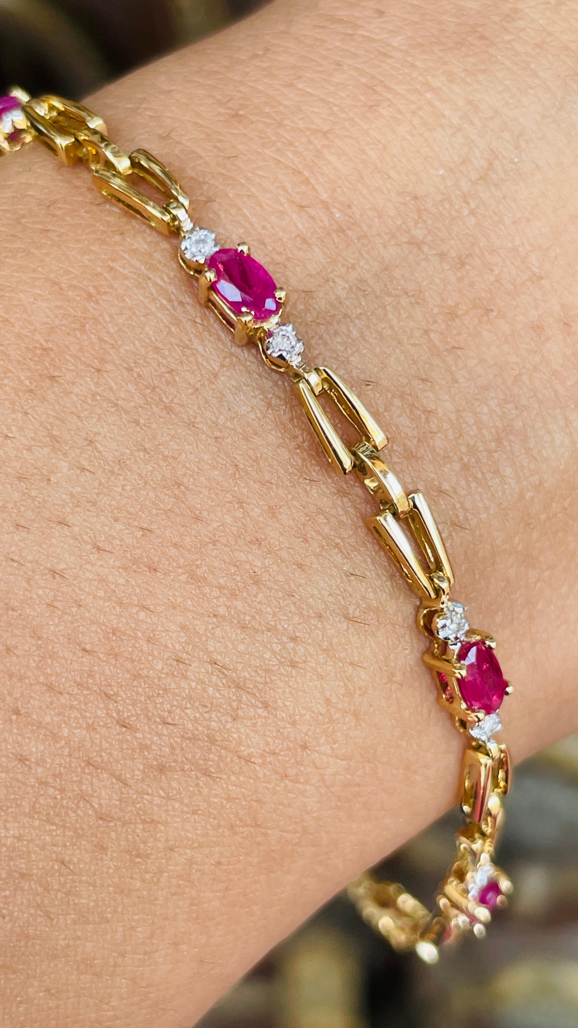 Bracelet à chaîne en or jaune 18 carats avec rubis et diamants Neuf - En vente à Houston, TX
