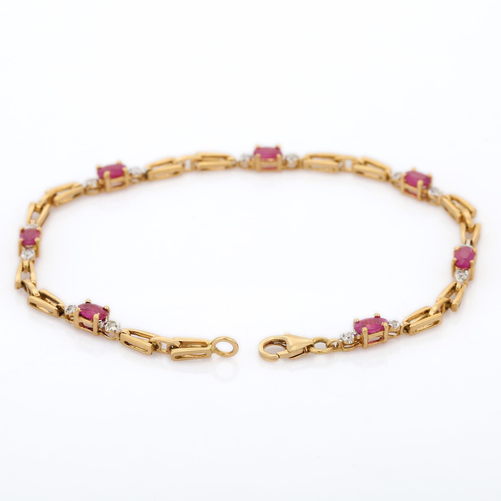 Bracelet à chaîne en or jaune 18 carats avec rubis et diamants en vente 3