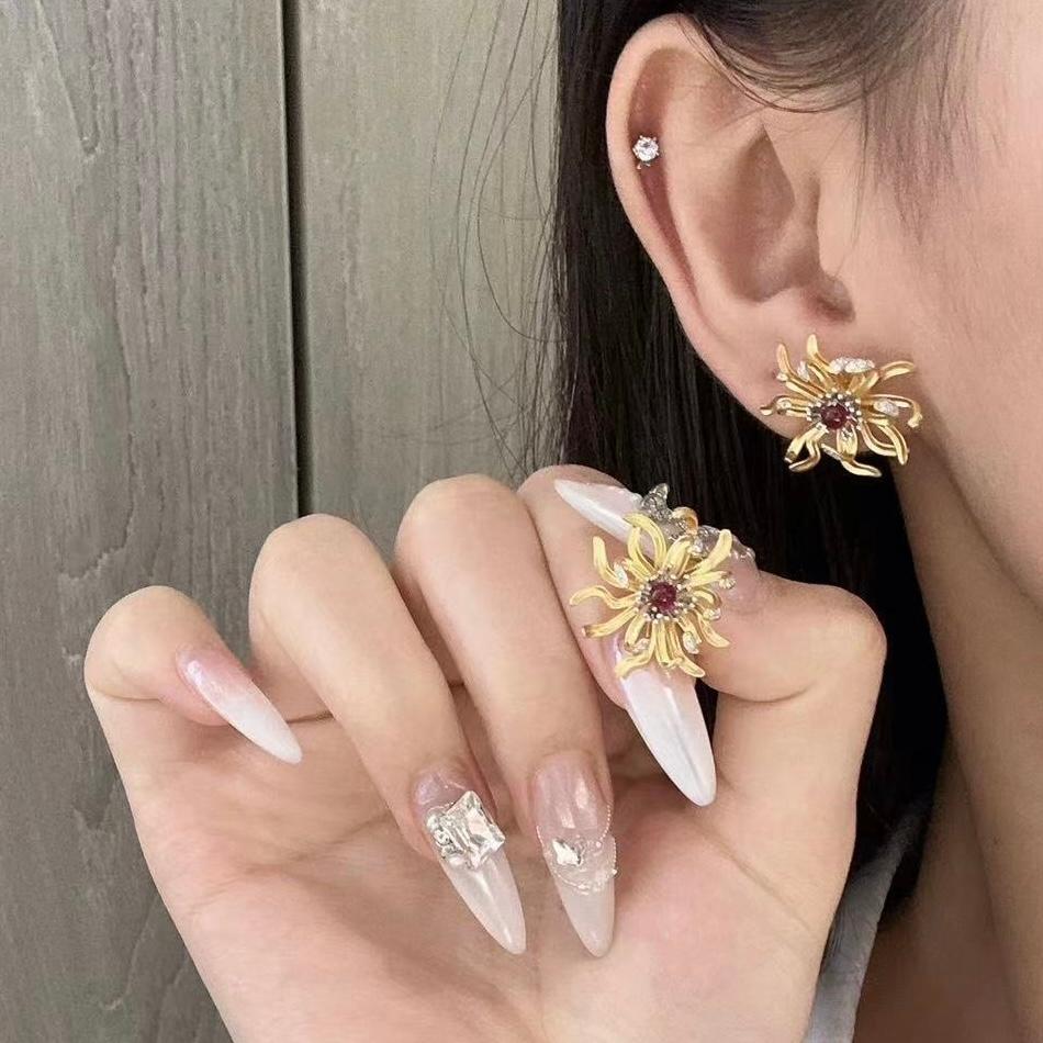 18K Yellow Gold Ruby & Diamond Daisy Stud Flower Earrings For Sale 6