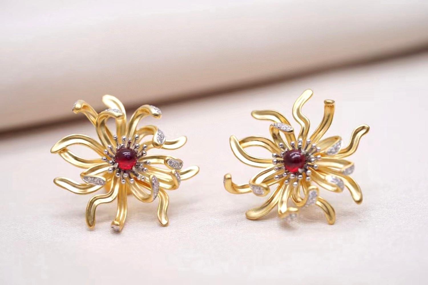 Cabochon 18K Yellow Gold Ruby & Diamond Daisy Stud Flower Earrings For Sale