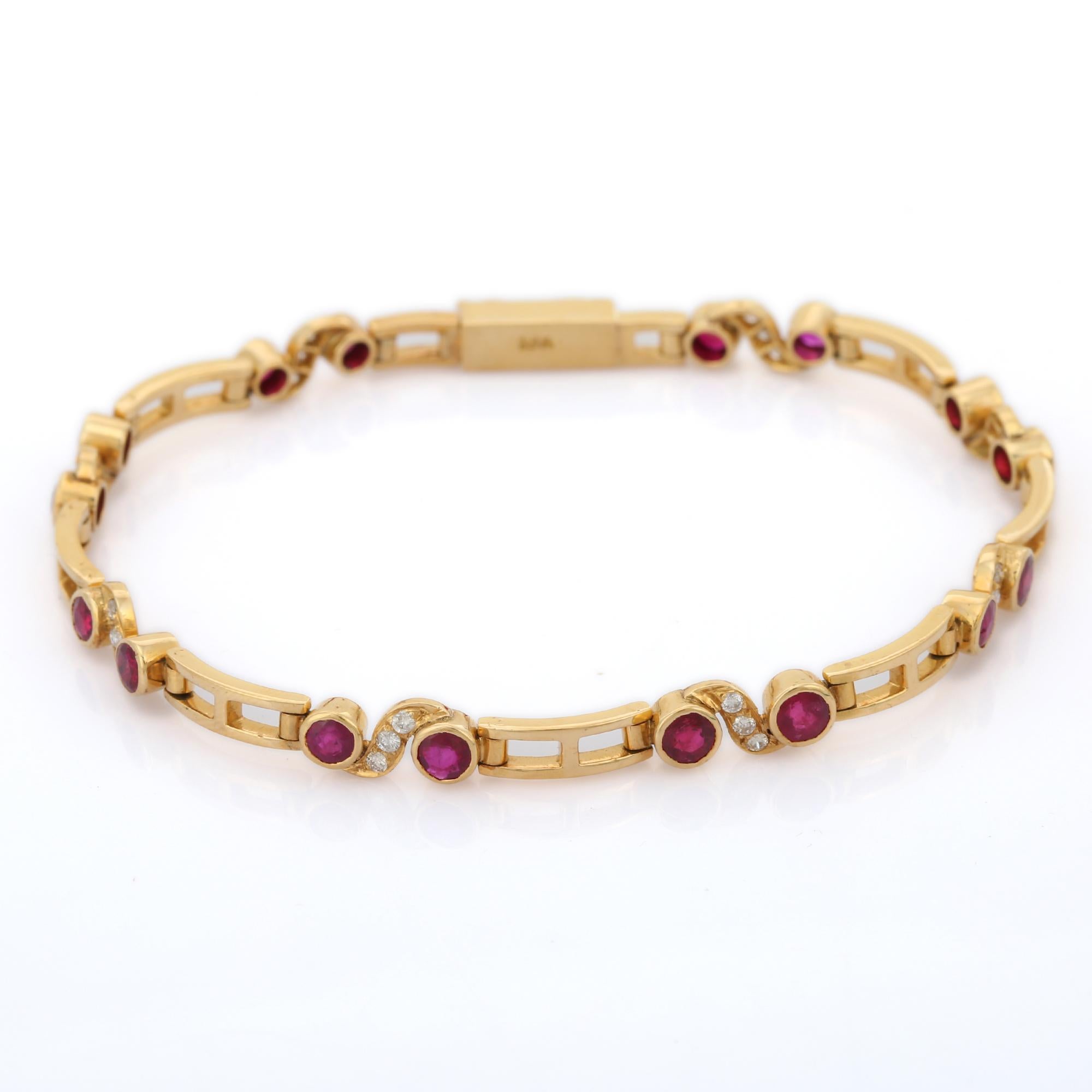 Bracelet design en or jaune 18K avec rubis et diamants en vente 1