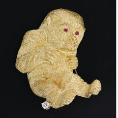 18K Yellow Gold Ruby & Diamond Detailed Textured Baby Gorilla Monkey Brooch Pin