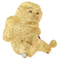 18K Yellow Gold Ruby & Diamond Detailed Textured Baby Gorilla Monkey Brooch Pin