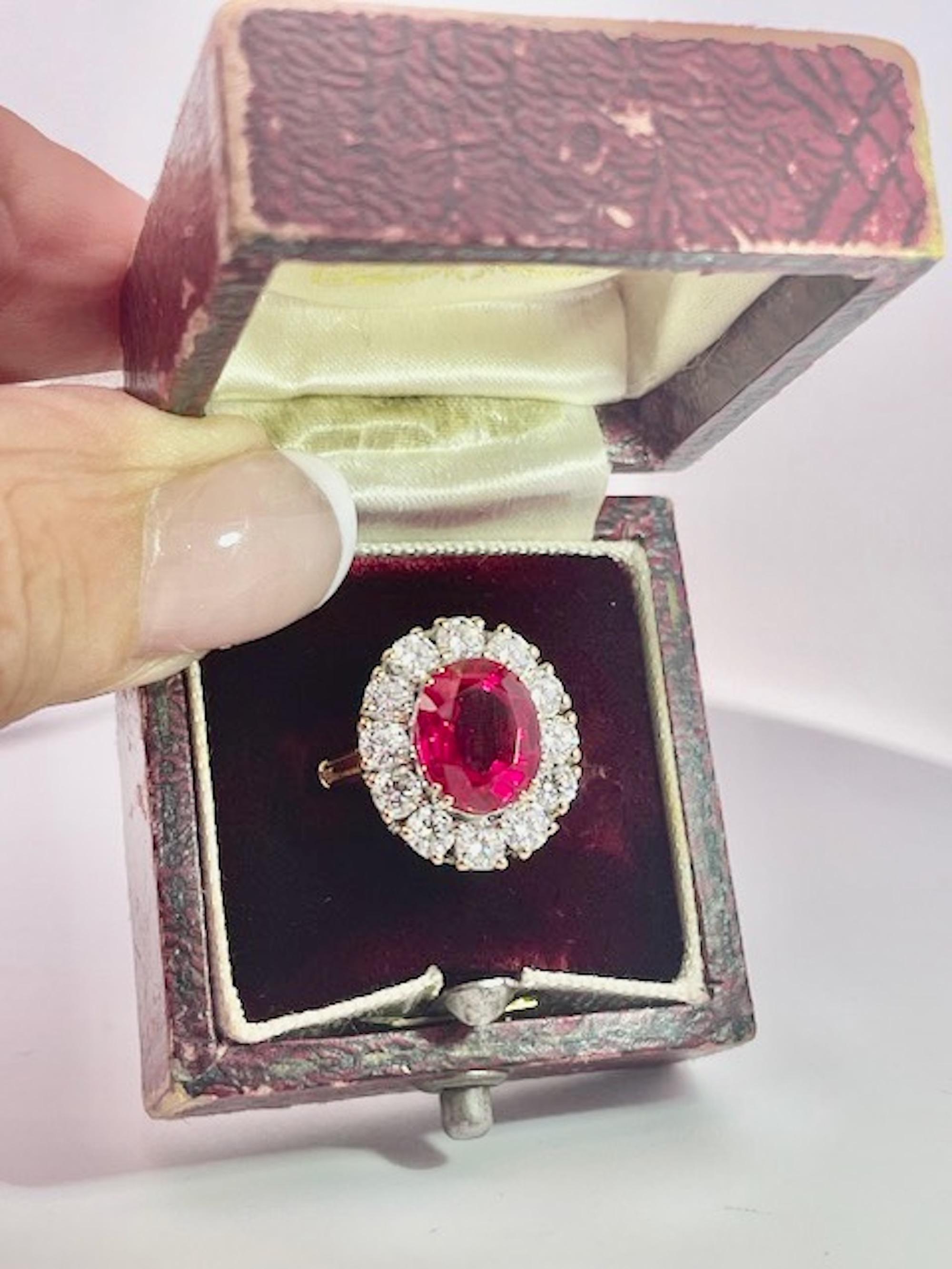 Taille ovale Or jaune 18K Rubis  Bague en diamant en vente