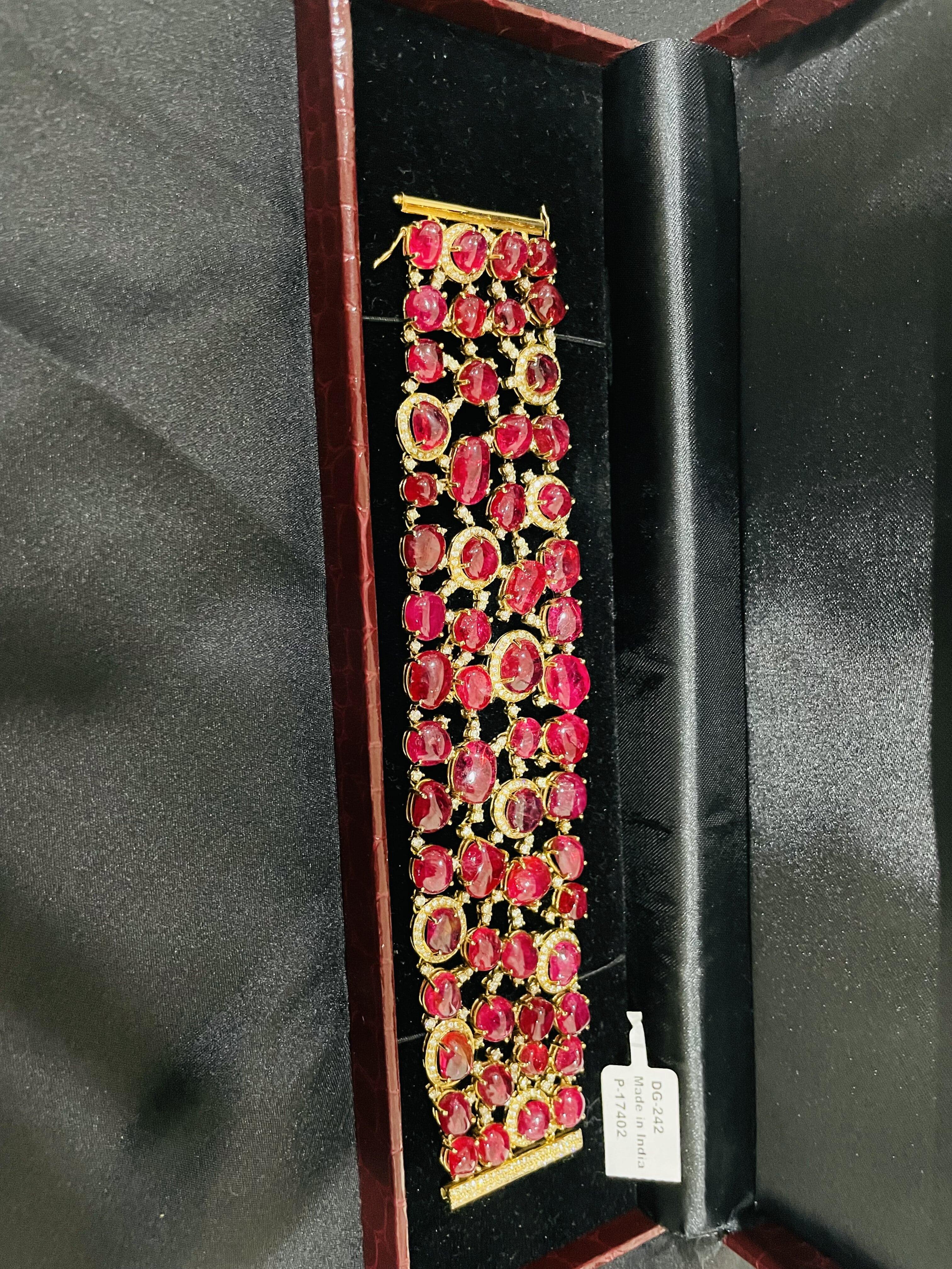 18kt Solid Yellow Gold 207.68 Carat TW Ruby Bracelet with 7.72 CTW Diamonds In New Condition For Sale In Houston, TX