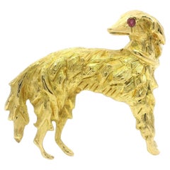 Broche en or jaune 18 carats avec œil de rubis pour lévrier Borzoi