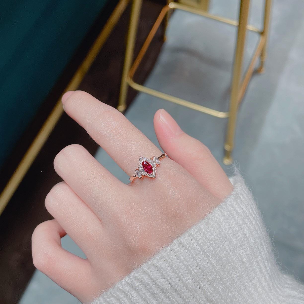 18K Yellow Gold Ruby Marquise Eye Ring with Natural Diamonds In New Condition For Sale In Hong Kong, HK