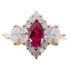 Anello con occhio marquise di rubino in oro giallo 18 carati e diamanti naturali