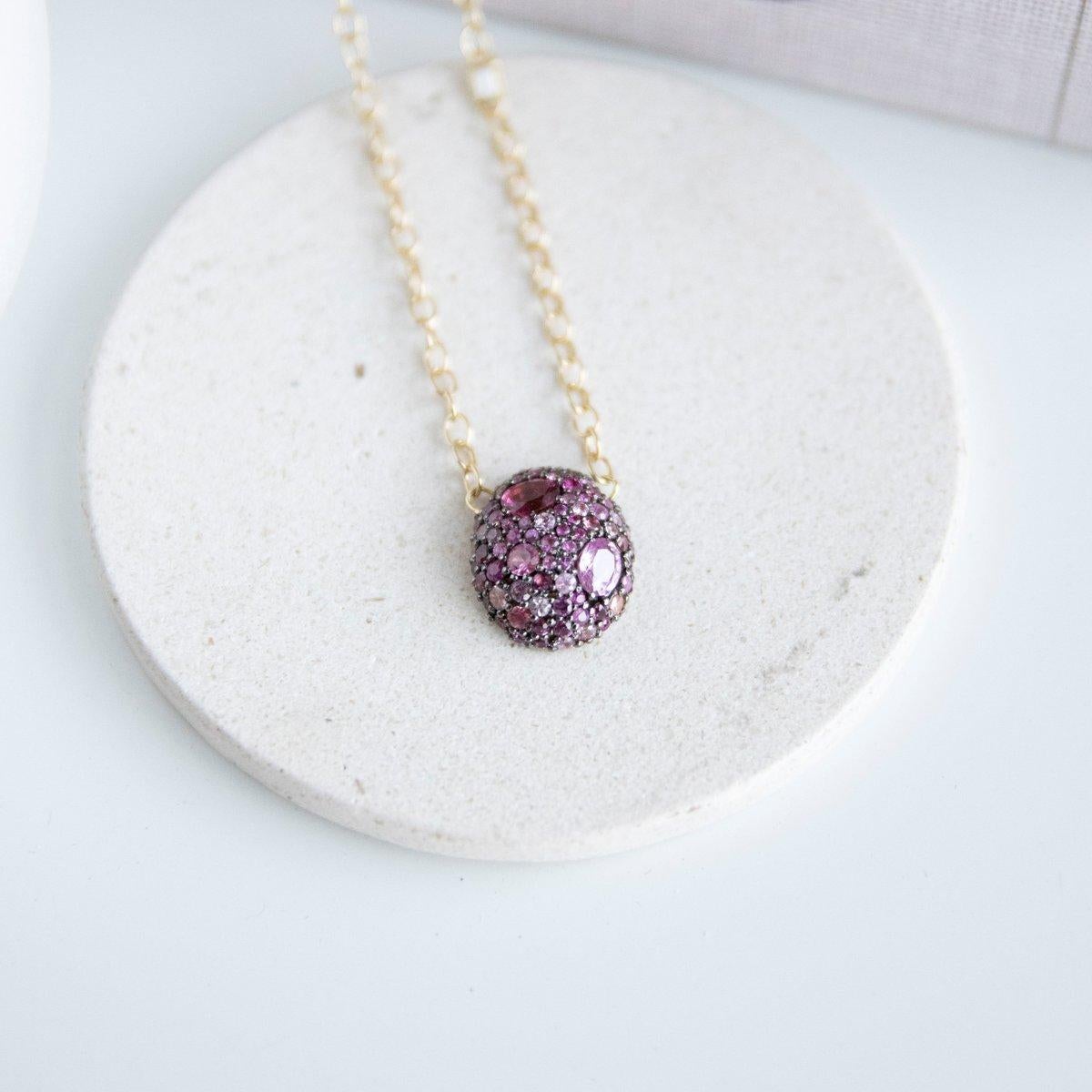 18k Yellow Gold Ruby, Pink Sapphire, Pink Tourmaline Nugget Pendant Necklace In New Condition For Sale In Oakland, CA