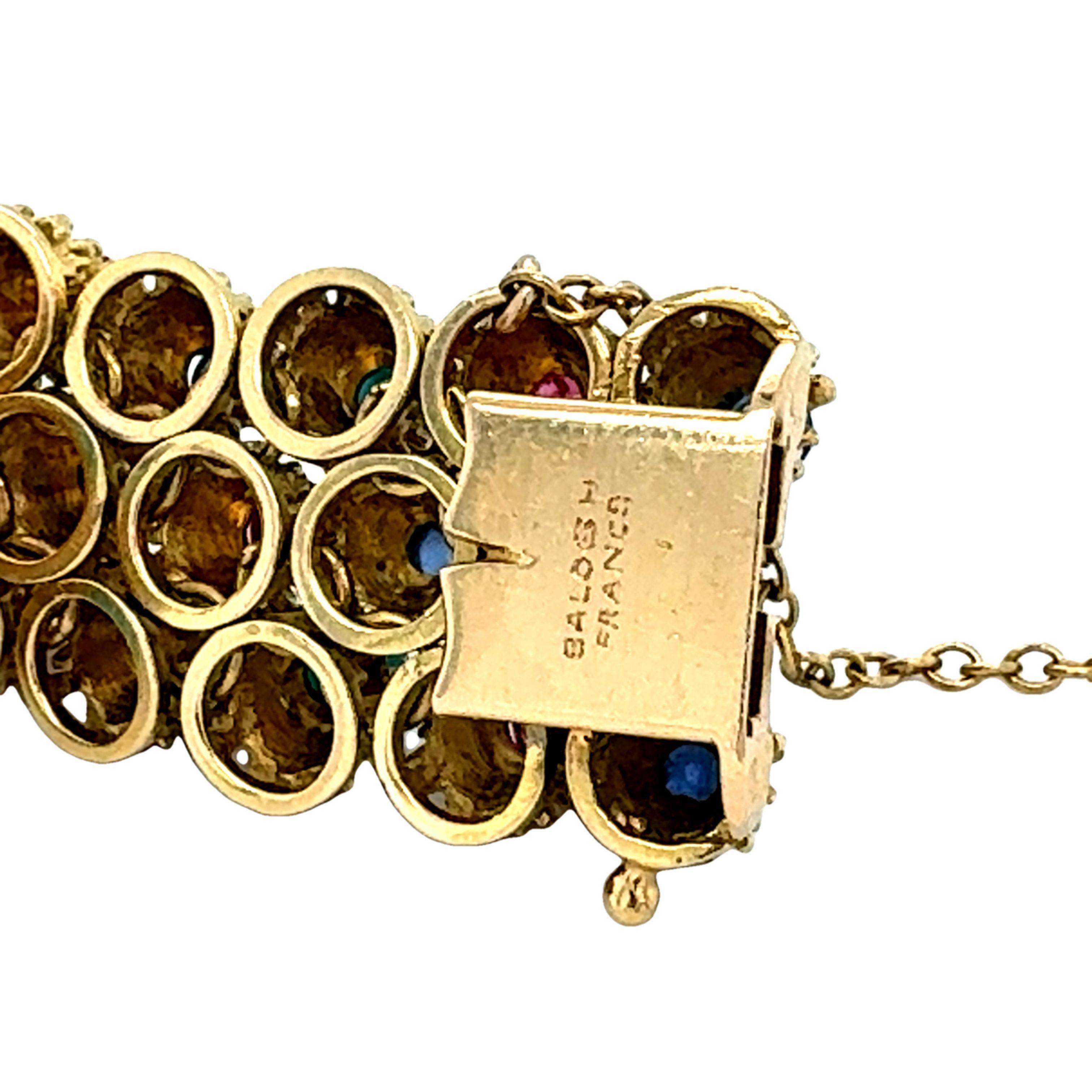 Bracelet en or jaune 18 carats, rubis, saphirs et turquoises Bon état - En vente à Beverly Hills, CA