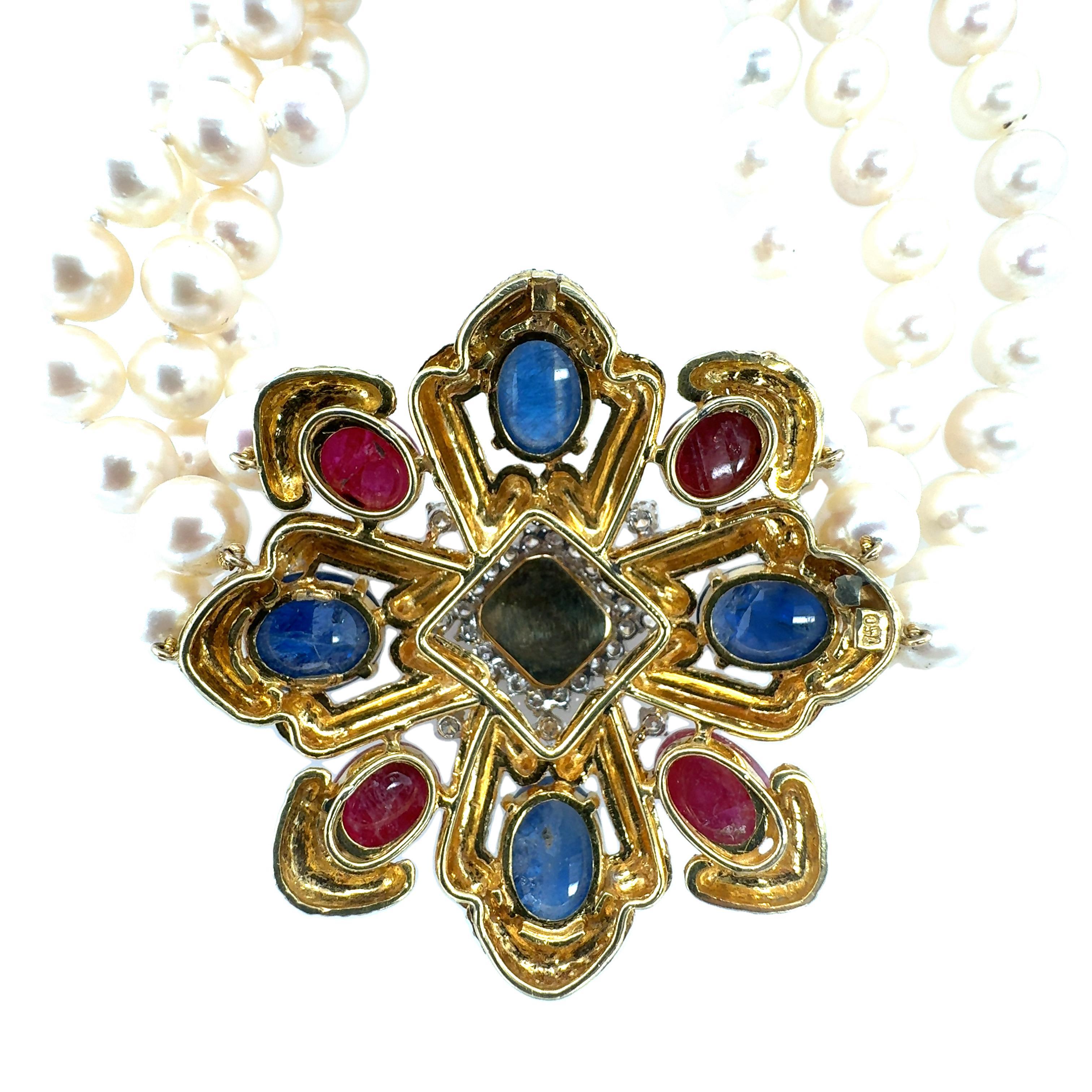 Taille cabochon Collier en or jaune 18 carats, rubis, saphir, diamant et perle en vente