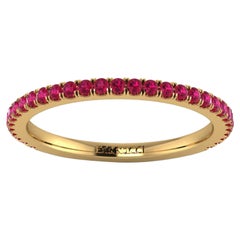 Anello a fascia impilabile con rubino in oro giallo 18K di FERRUCCI, 0,30ct