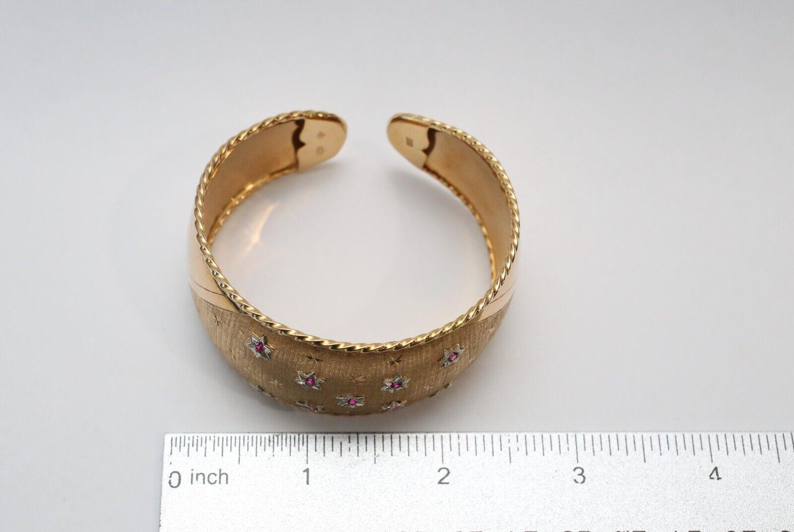Brazalete ancho de oro amarillo de 18 quilates con rubíes, 7,5 pulgadas - 33,4 g en venta 1