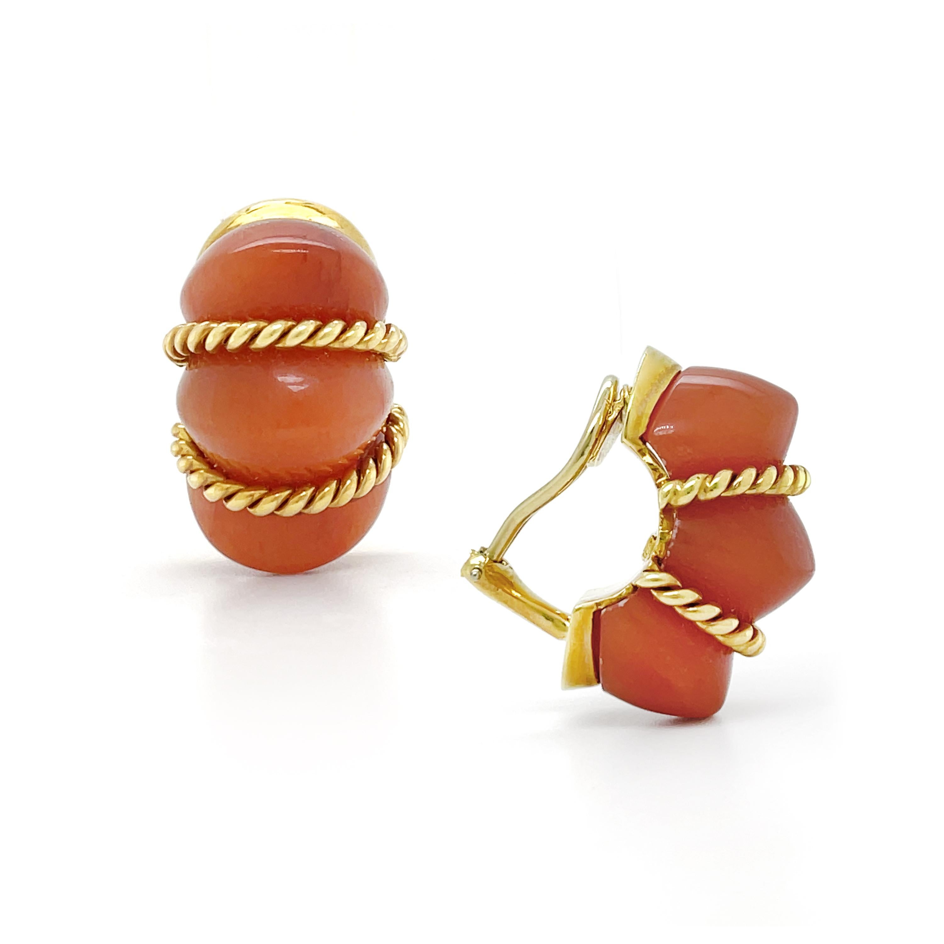 18K Yellow Gold Salmon Pink Aventurine Shrimp Earrings In New Condition For Sale In New York, NY