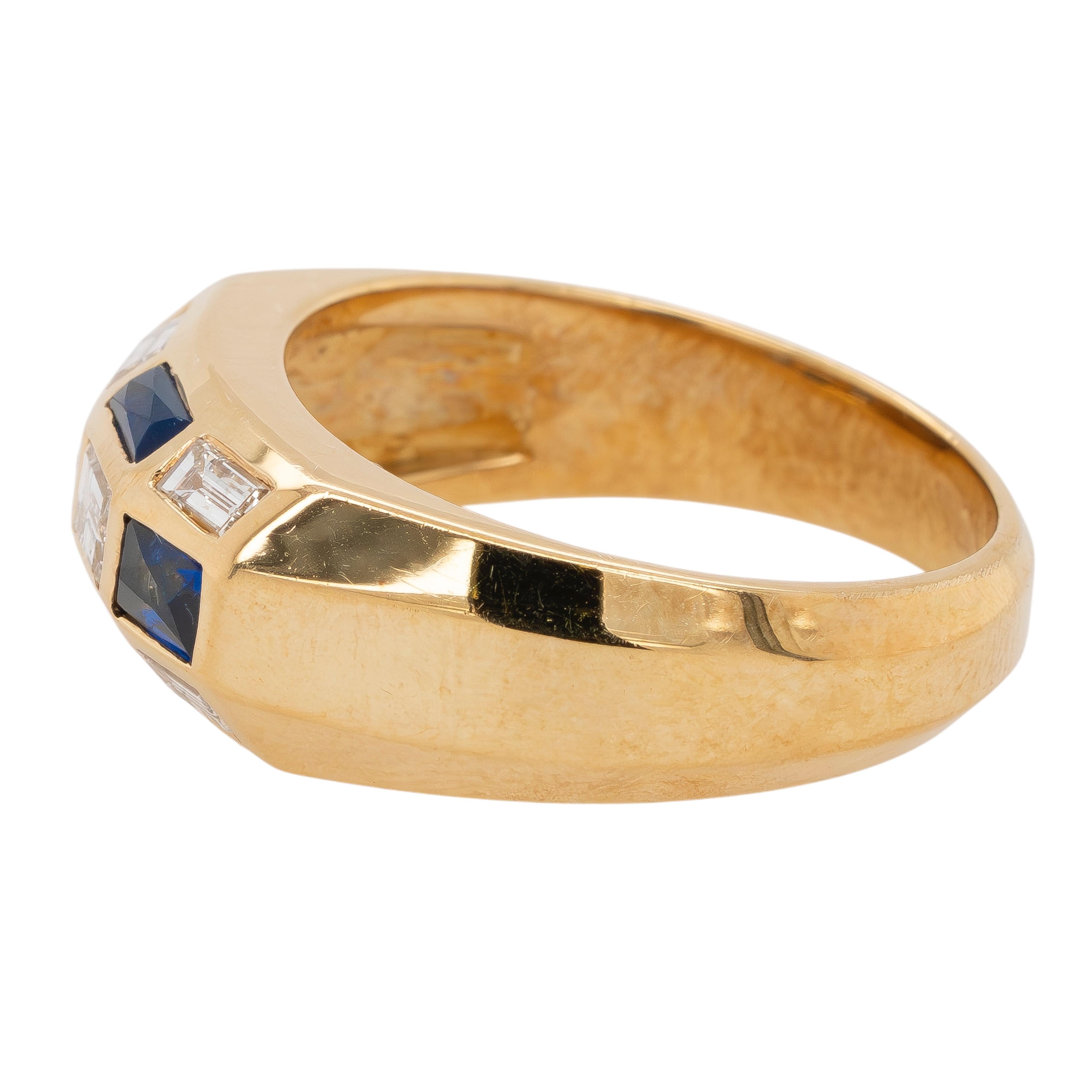 Taille mixte Bague en or jaune 18 carats, saphirs et diamants baguettes en vente