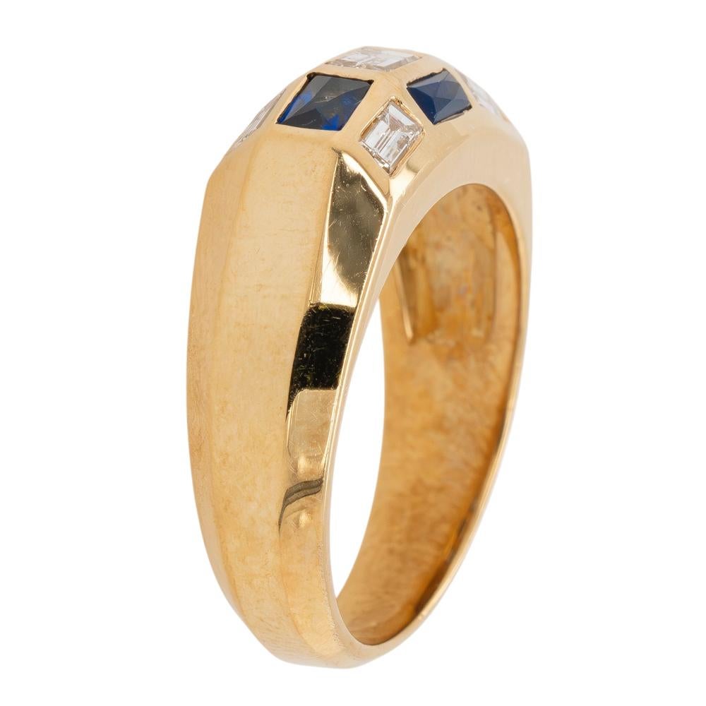 Bague en or jaune 18 carats, saphirs et diamants baguettes en vente 3