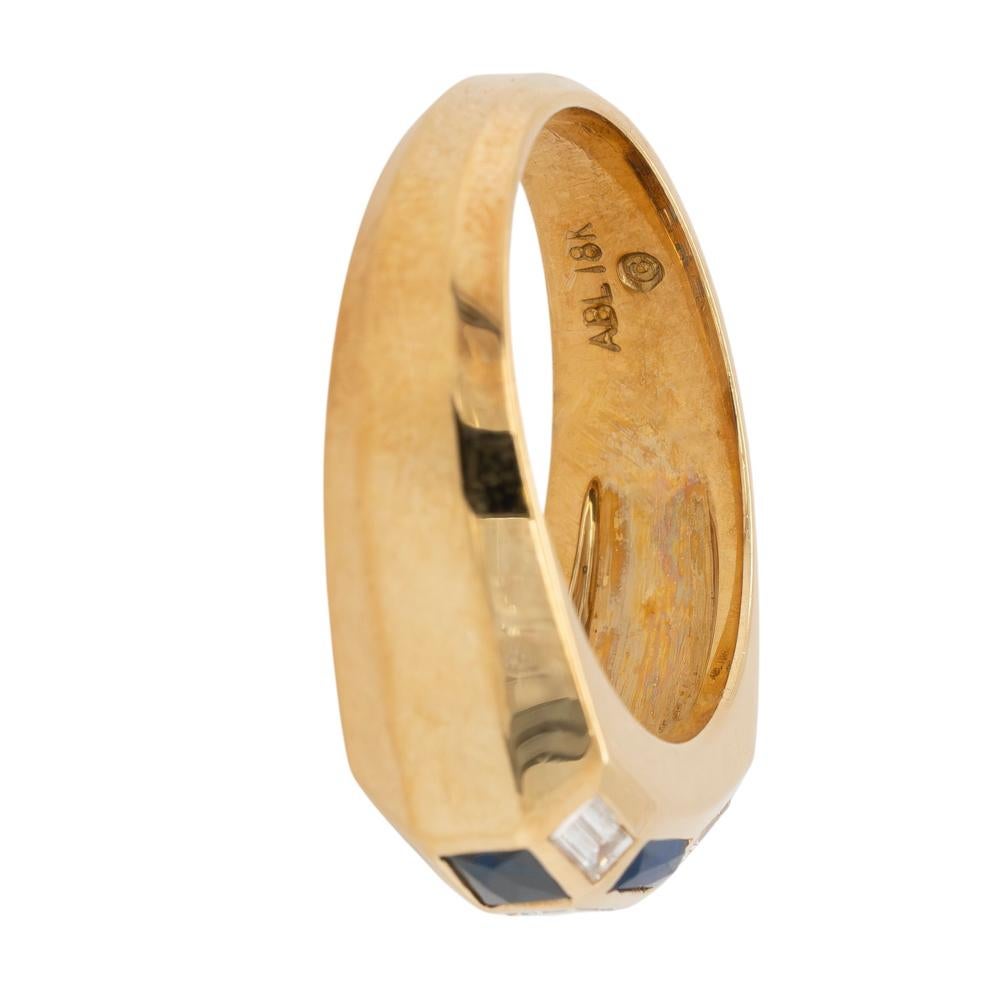 Bague en or jaune 18 carats, saphirs et diamants baguettes en vente 4