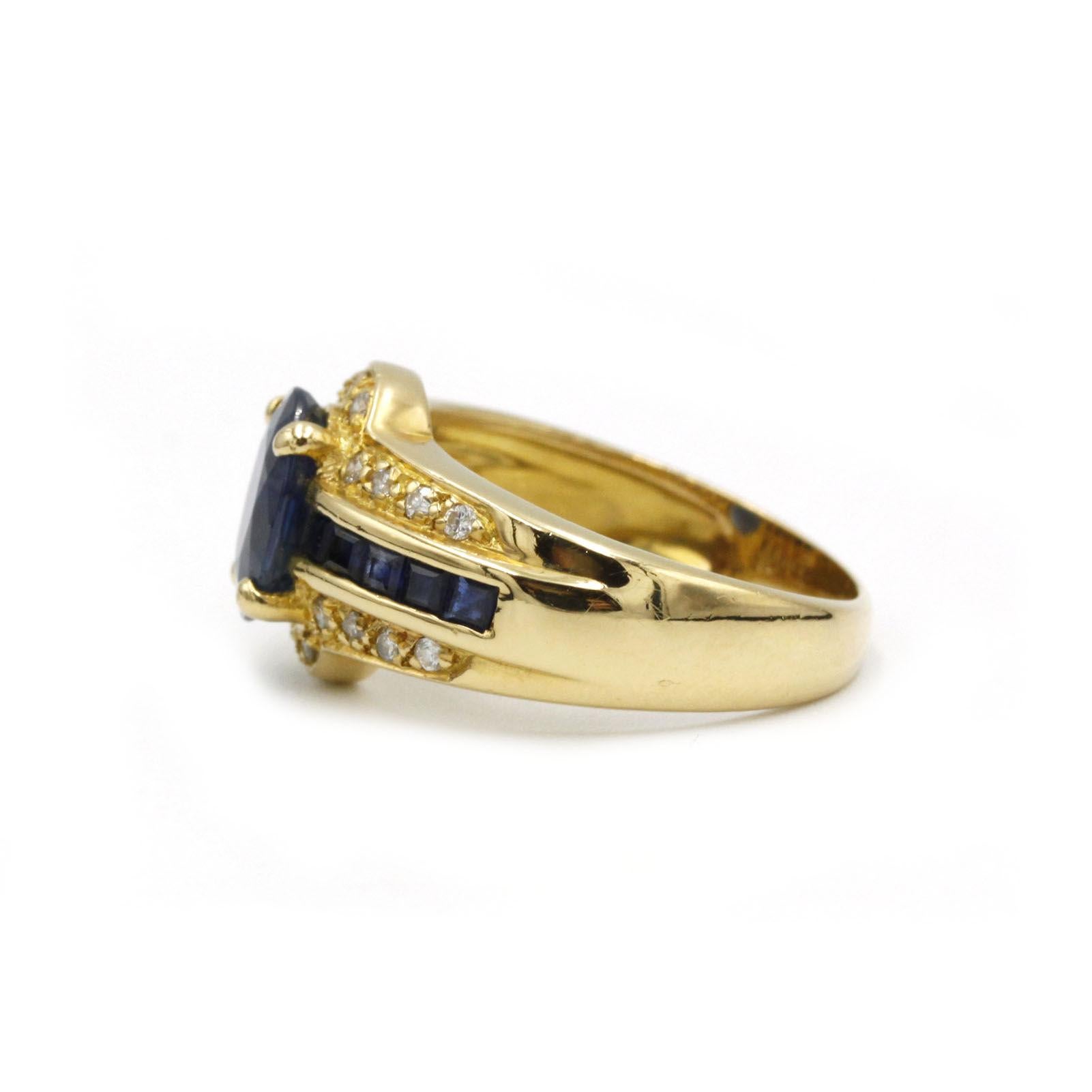 Rétro Bague cocktail en or jaune 18 carats, saphir et diamants en vente