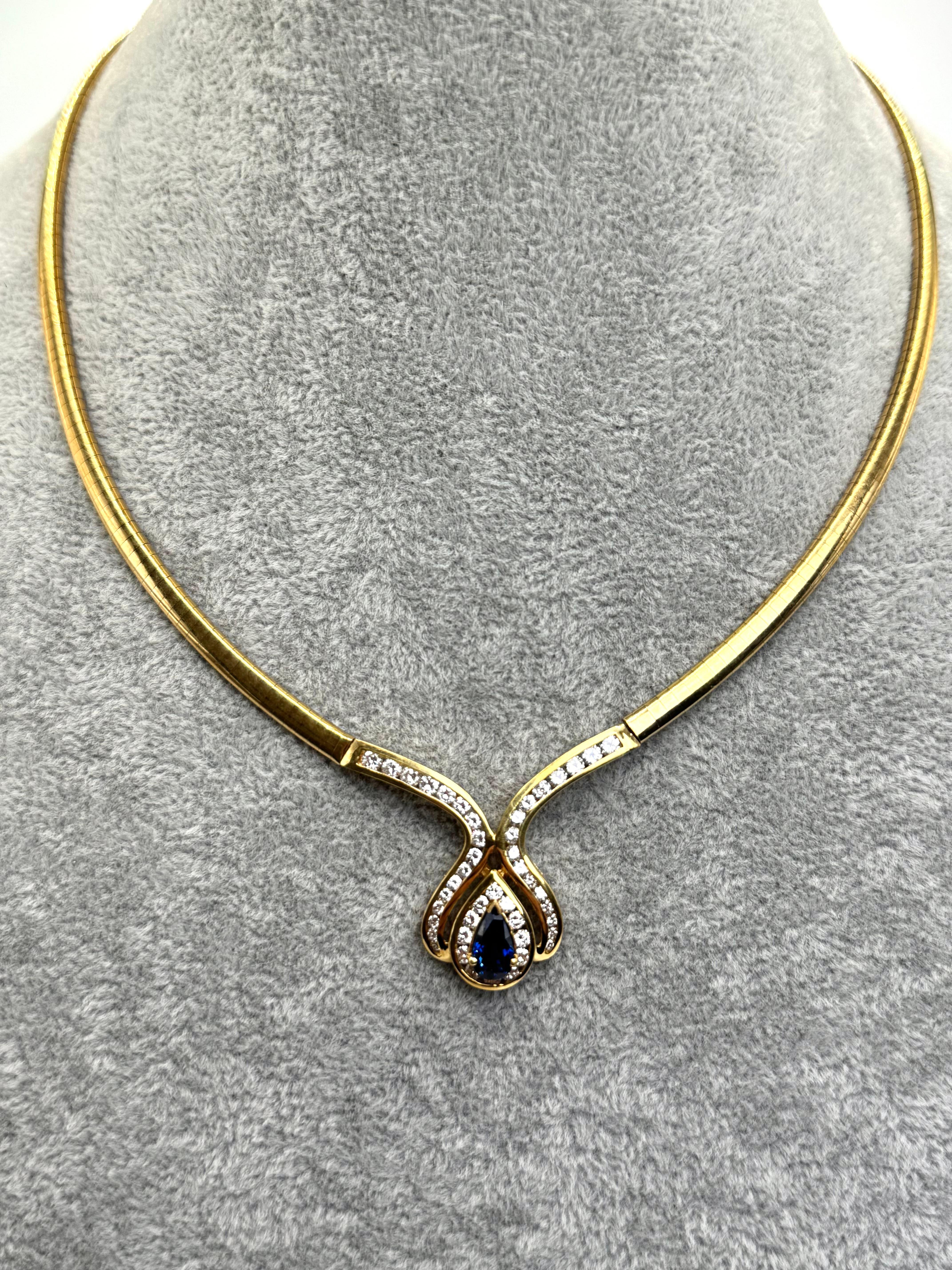 18K Yellow Gold Sapphire and Diamond Necklace In Excellent Condition For Sale In Great Neck Plaza, NY