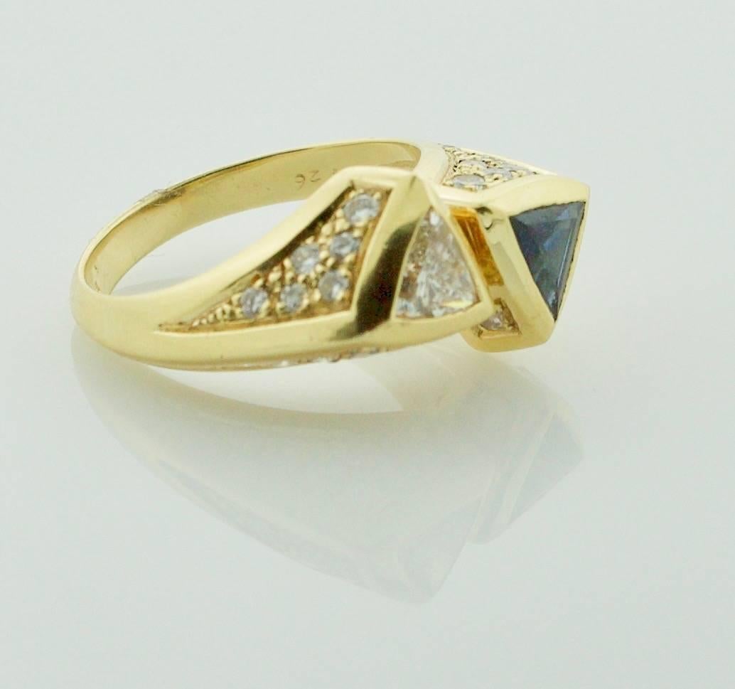 18 Karat Yellow Gold Sapphire and Diamond Ring of the Future In Excellent Condition For Sale In Wailea, HI