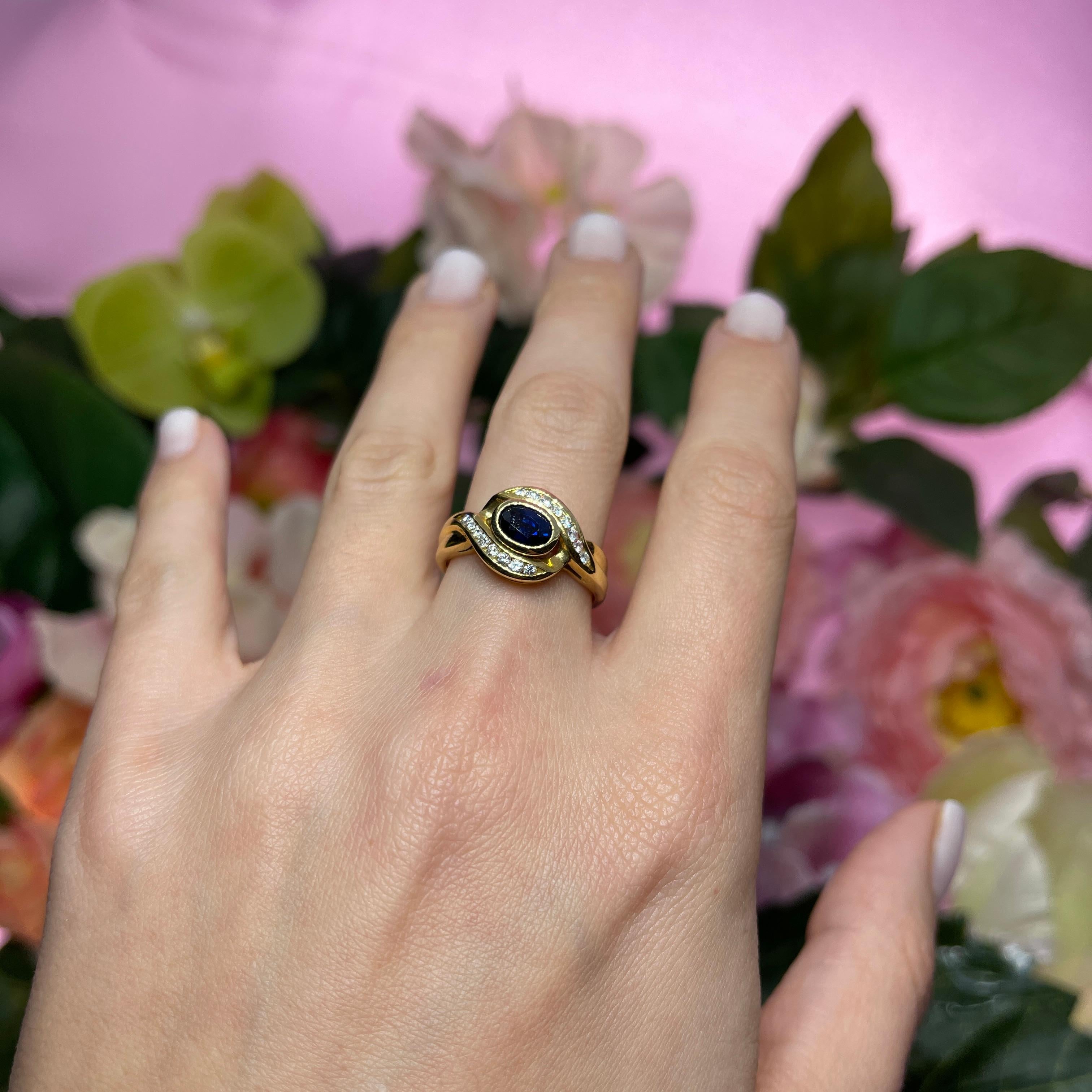 18k Yellow Gold Sapphire and Diamond Wave Design Ring For Sale 5